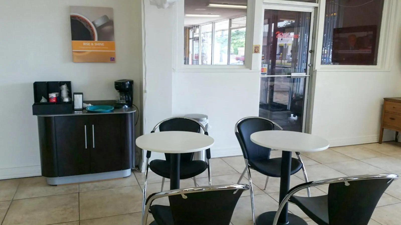 Coffee/tea facilities in Motel 6-Brinkley, AR