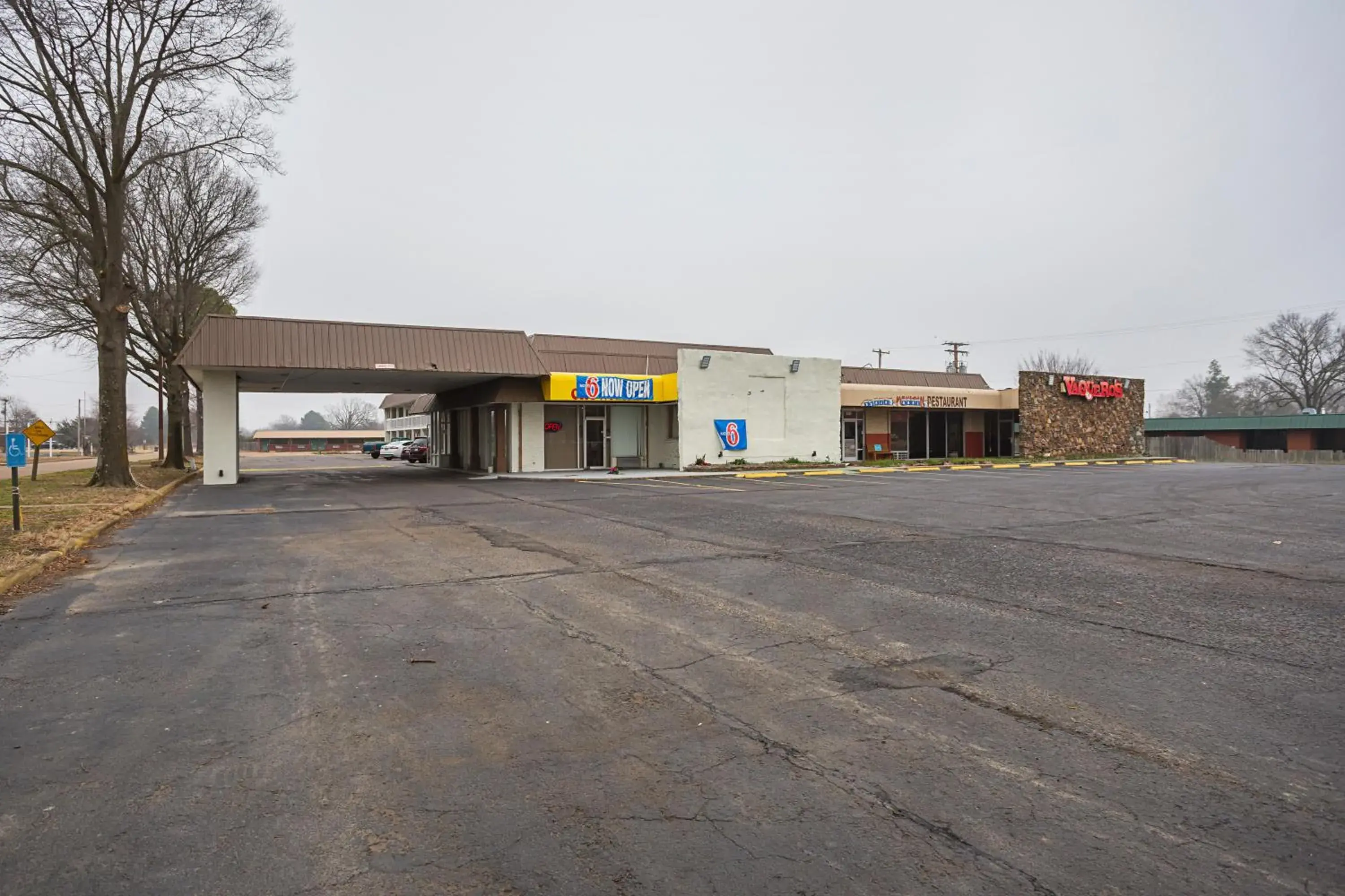 Property building in Motel 6-Brinkley, AR Property building in Motel 6-Brinkley, AR