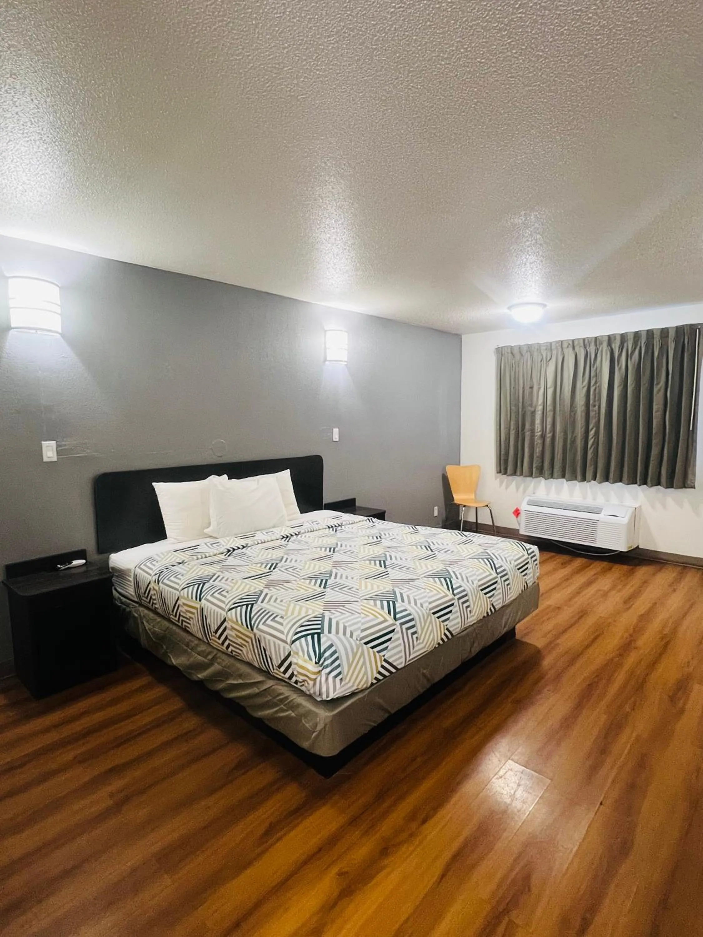 Bedroom, Bed in Motel 6-Brinkley, AR