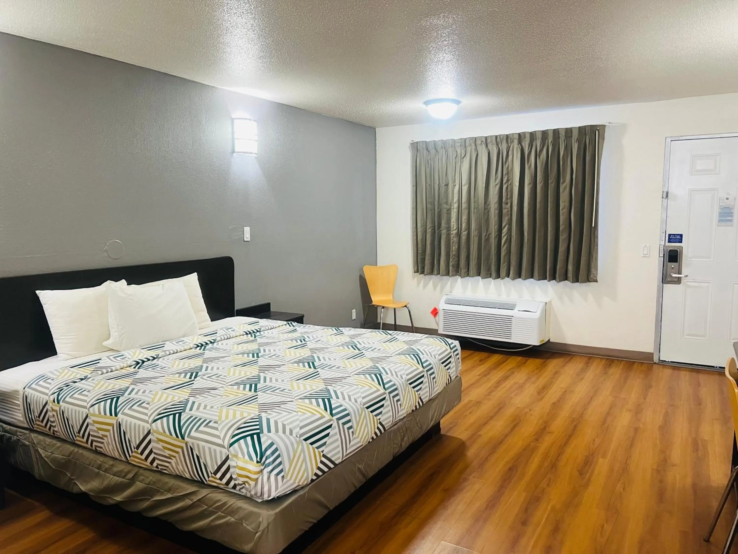 Bedroom, Bed in Motel 6-Brinkley, AR