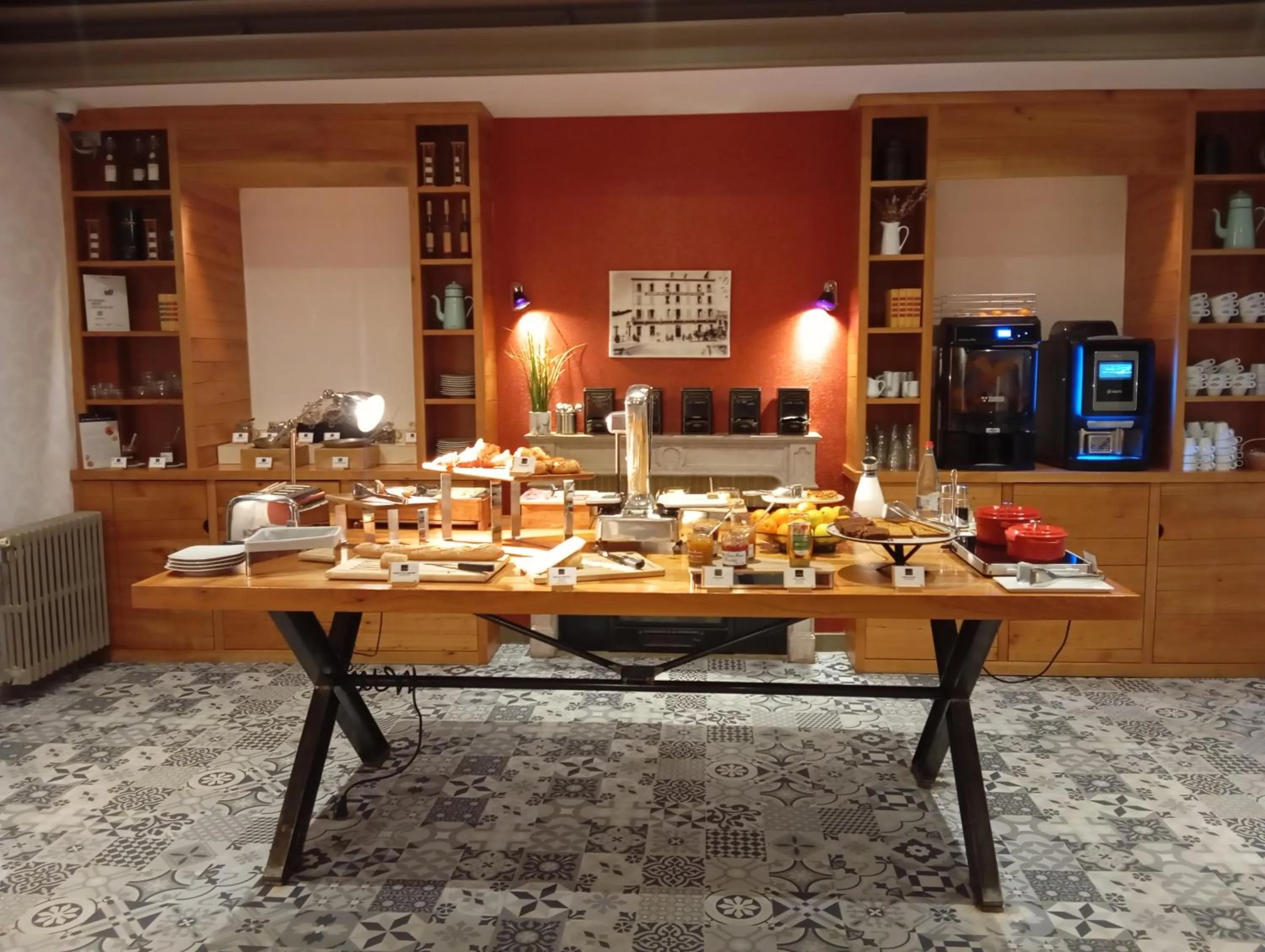 Breakfast in The Originals Boutique, Grand Hôtel Saint-Pierre, Aurillac