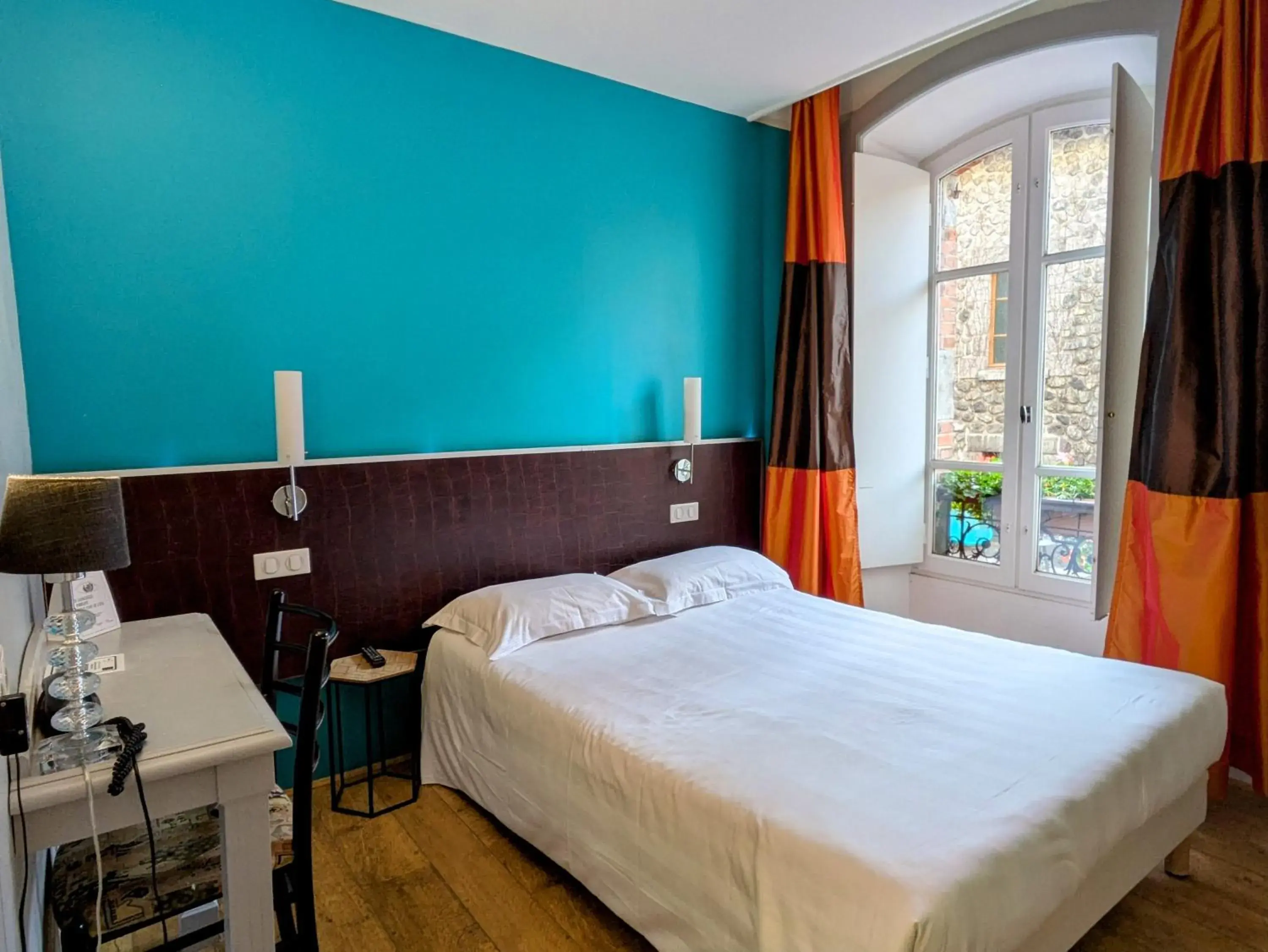 Comfort Double Room in The Originals Boutique, Grand Hôtel Saint-Pierre, Aurillac (Qualys-Hotel) Comfort Double Room in The Originals Boutique, Grand Hôtel Saint-Pierre, Aurillac (Qualys-Hotel)