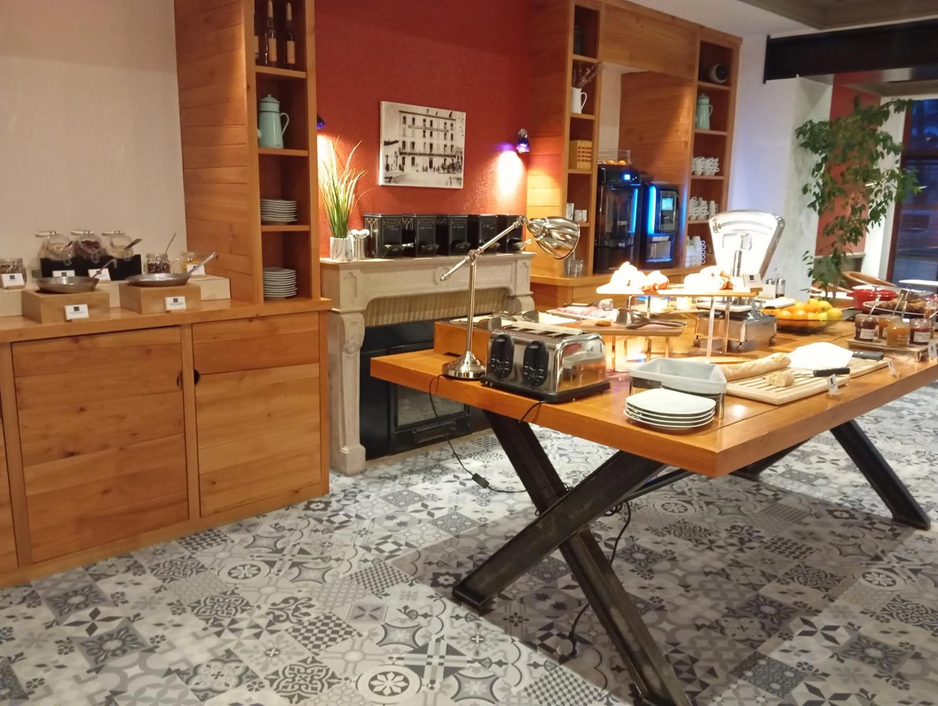 Breakfast in The Originals Boutique, Grand Hôtel Saint-Pierre, Aurillac