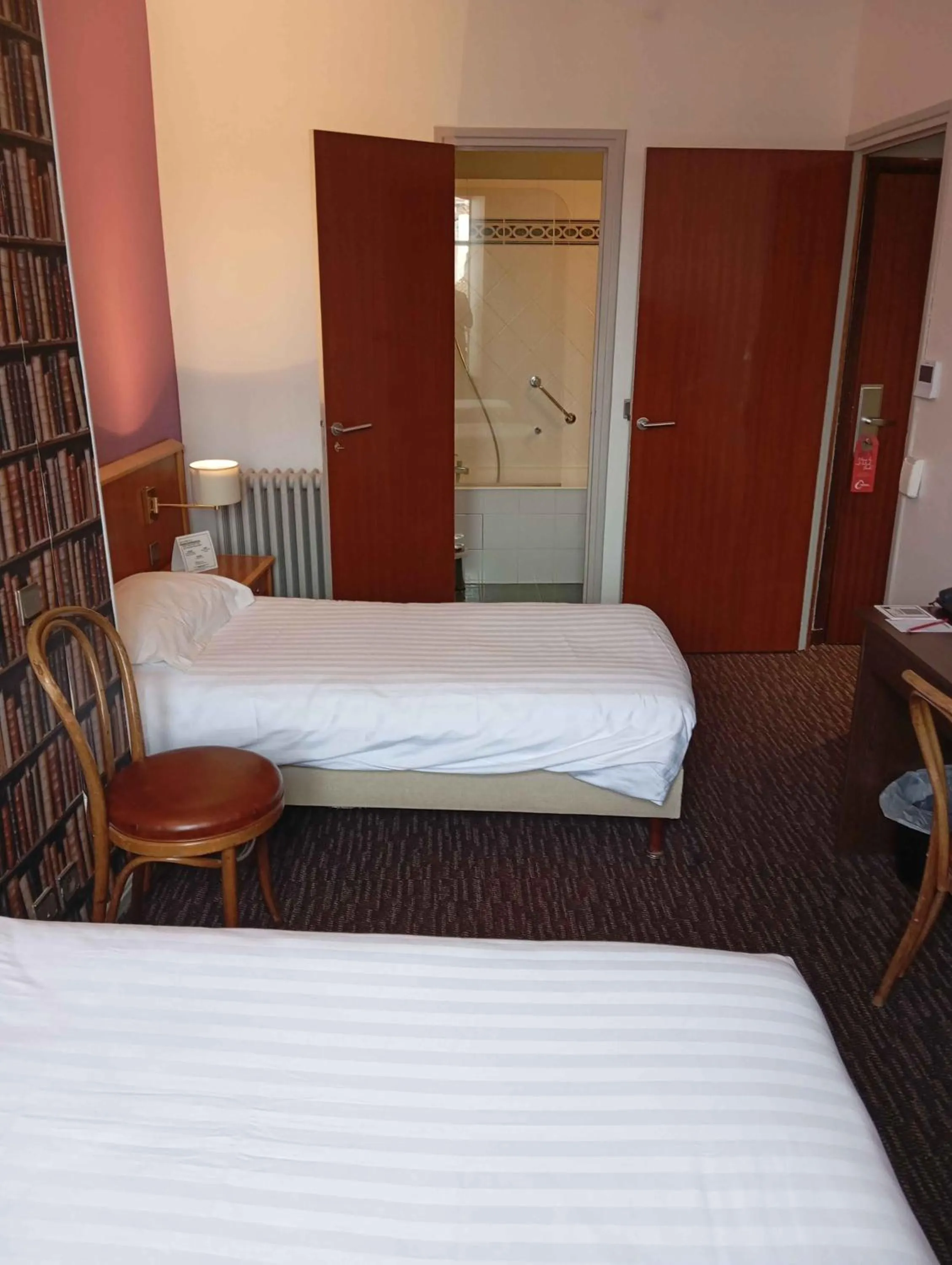 Bed in The Originals Boutique, Grand Hôtel Saint-Pierre, Aurillac