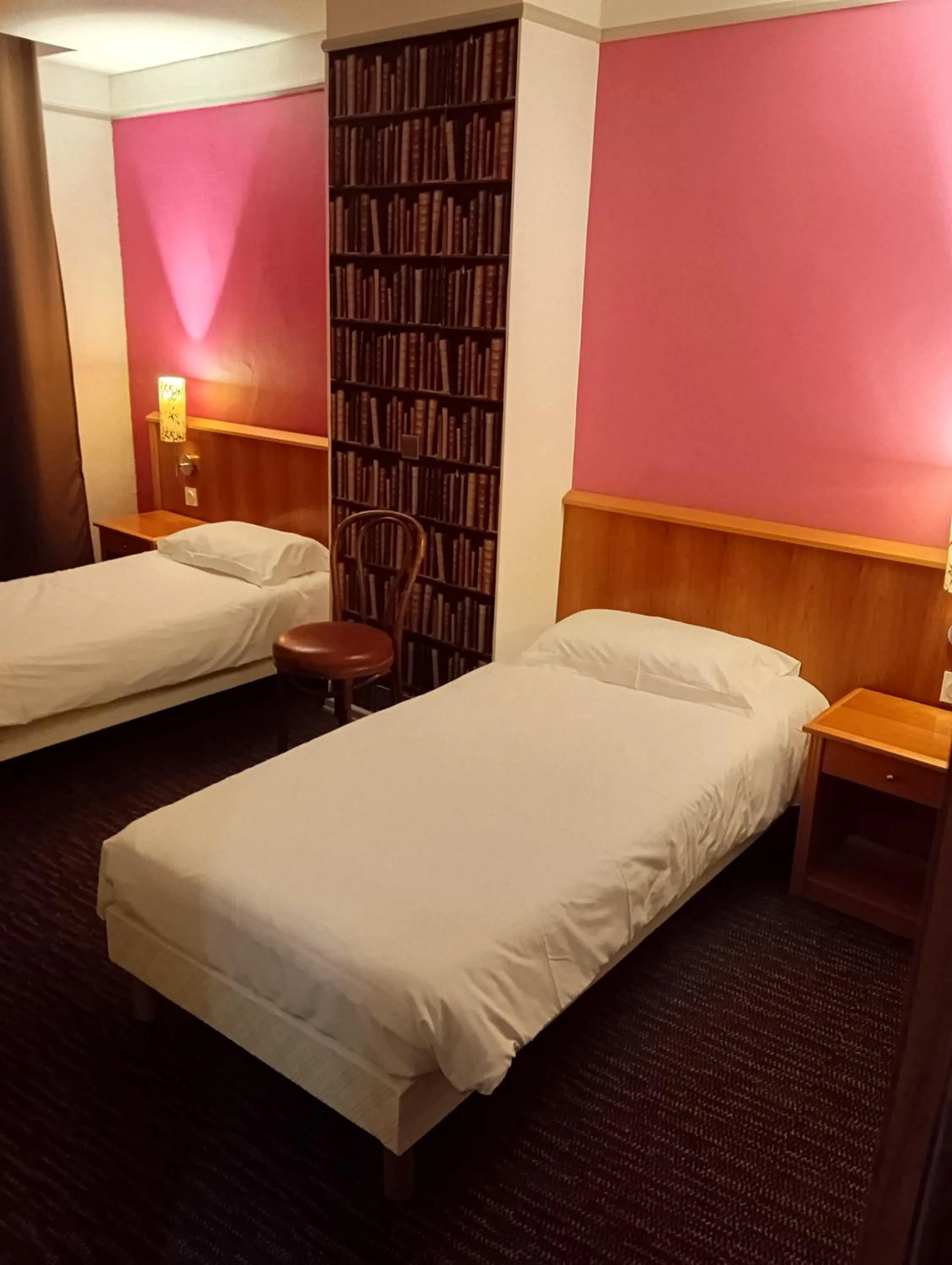 Bed in The Originals Boutique, Grand Hôtel Saint-Pierre, Aurillac