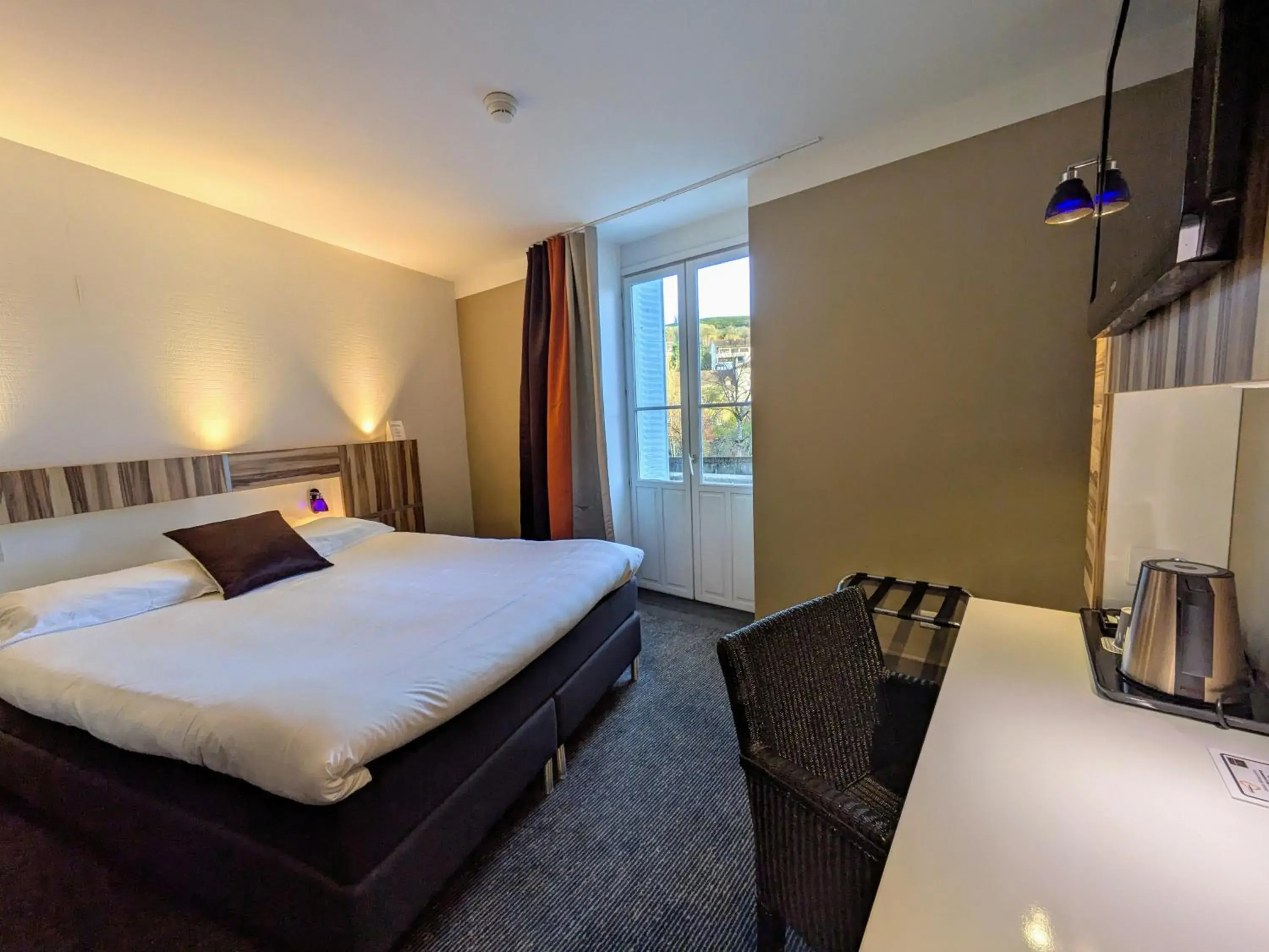 Bed in The Originals Boutique, Grand Hôtel Saint-Pierre, Aurillac Bed in The Originals Boutique, Grand Hôtel Saint-Pierre, Aurillac