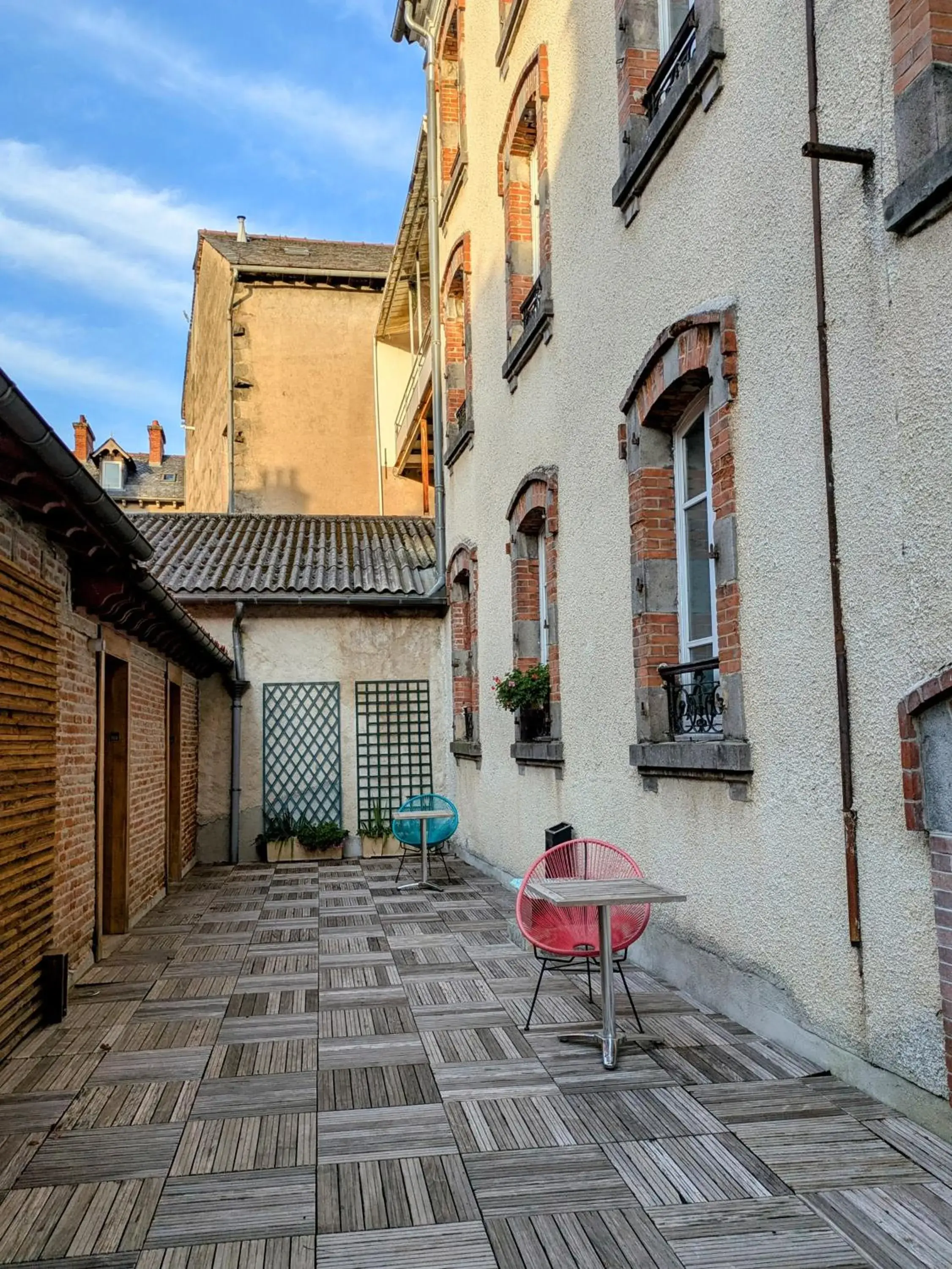 Facade/entrance in The Originals Boutique, Grand Hôtel Saint-Pierre, Aurillac Facade/entrance in The Originals Boutique, Grand Hôtel Saint-Pierre, Aurillac