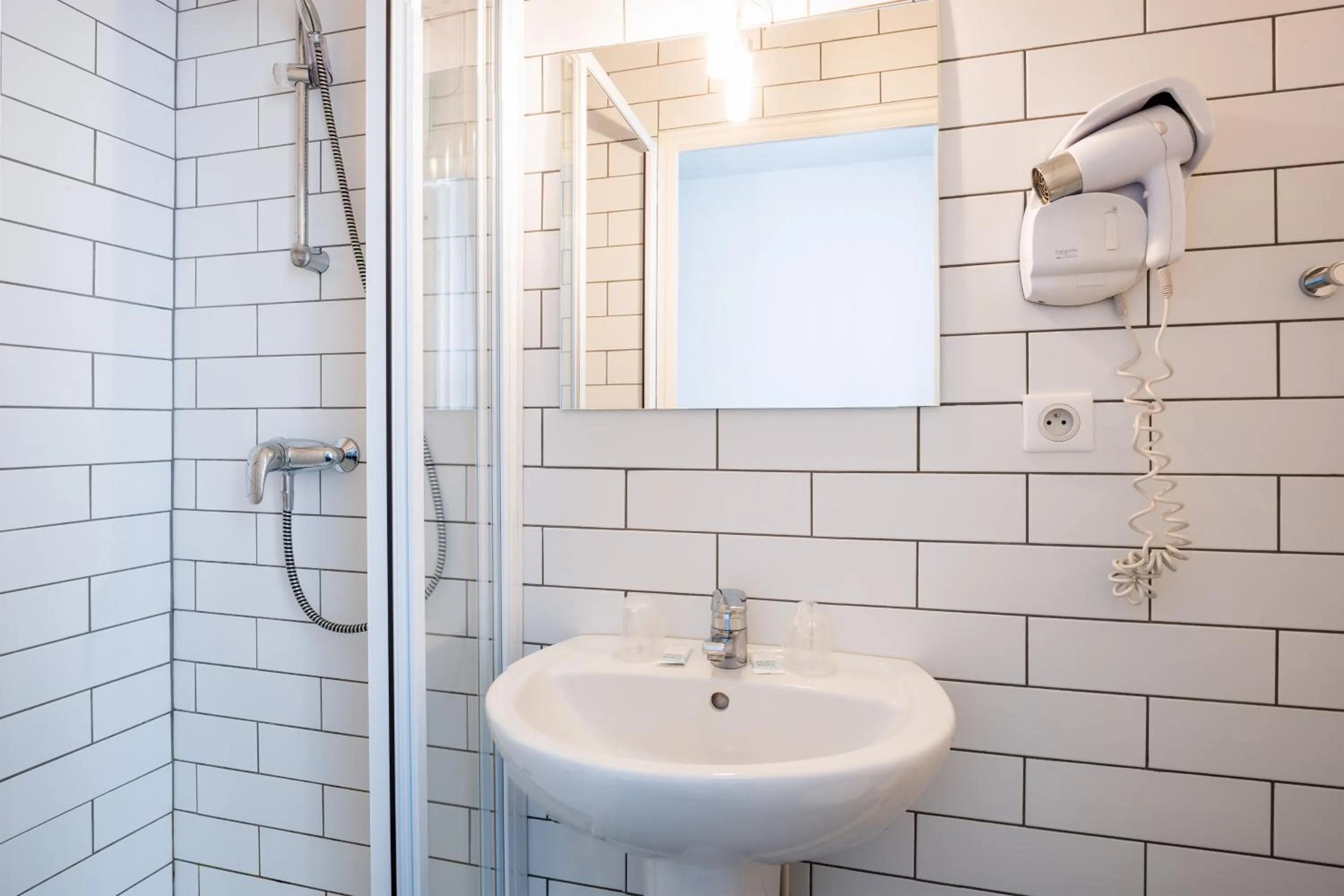 Shower in Au Patio Morand