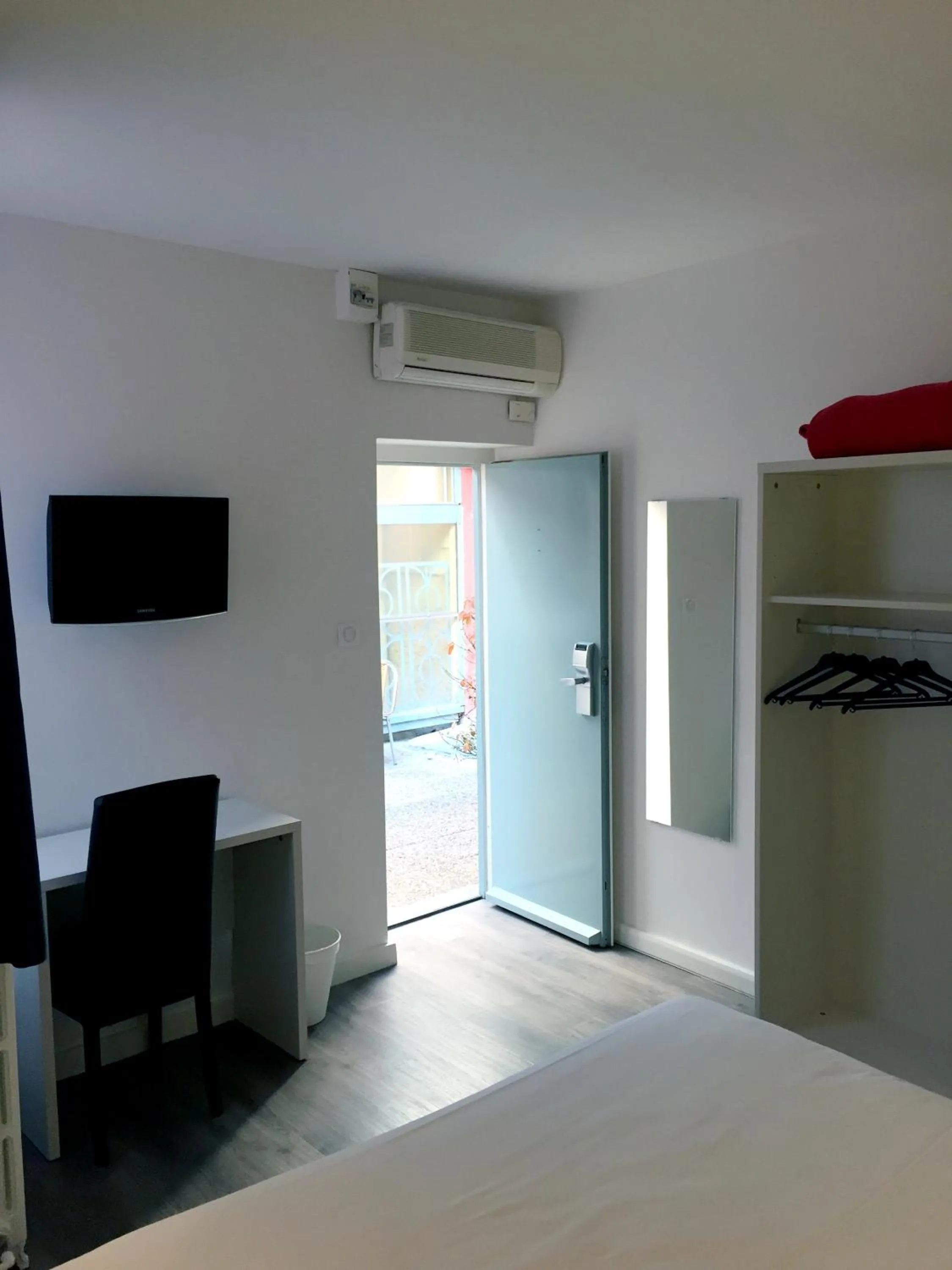 Bedroom, Bed in Au Patio Morand