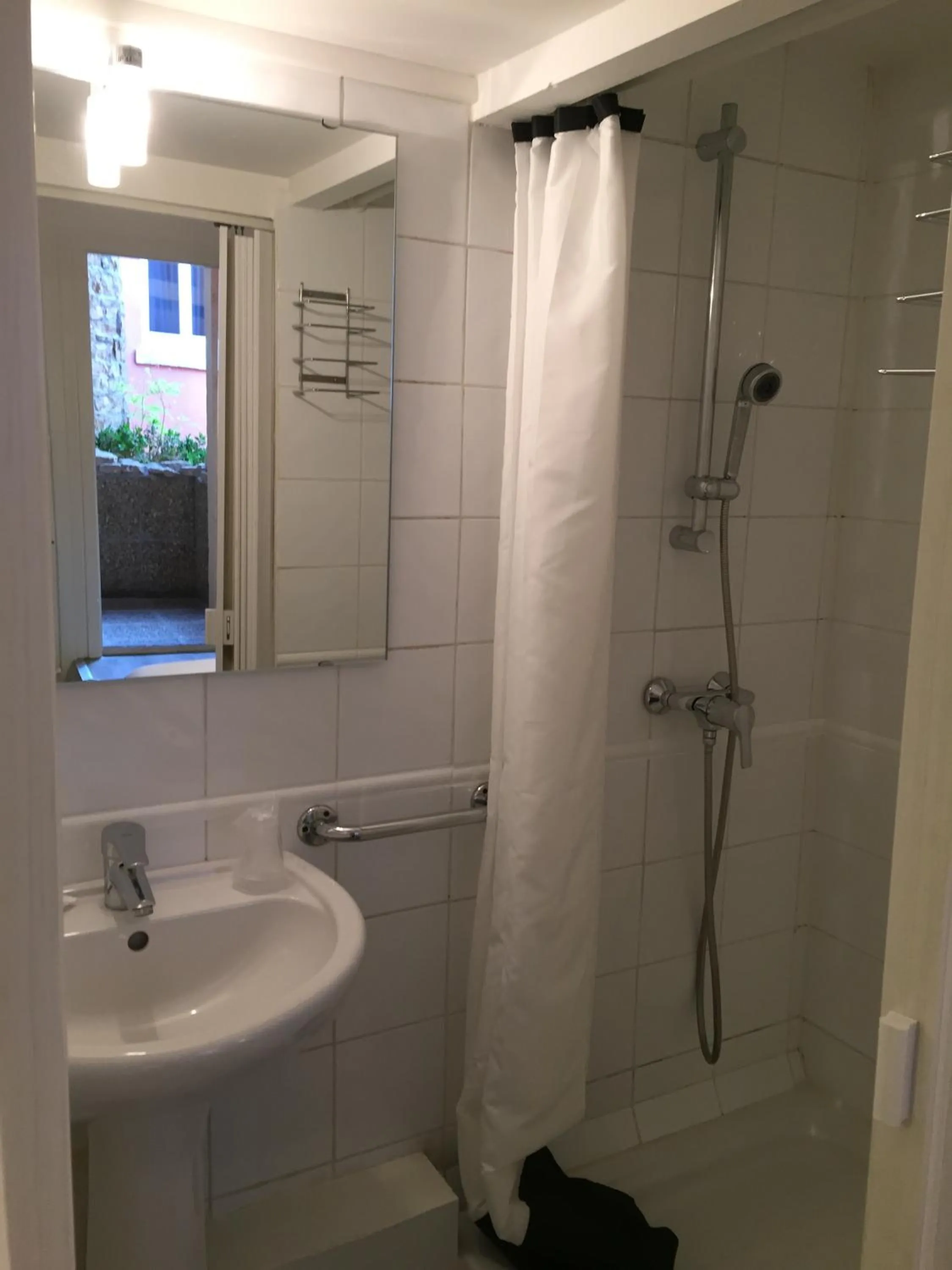 Bathroom in Au Patio Morand