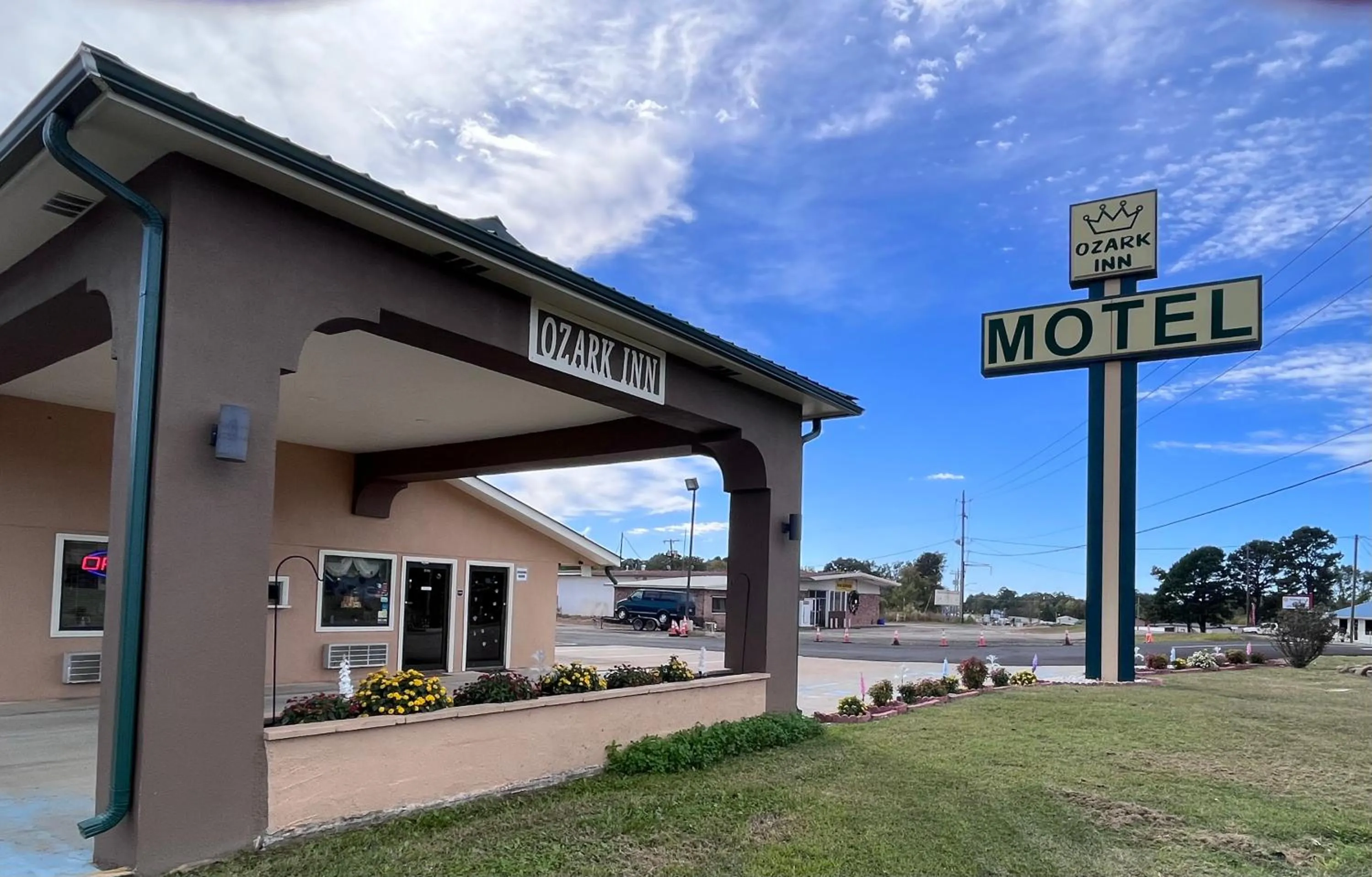 Property logo or sign in Ozark Inn