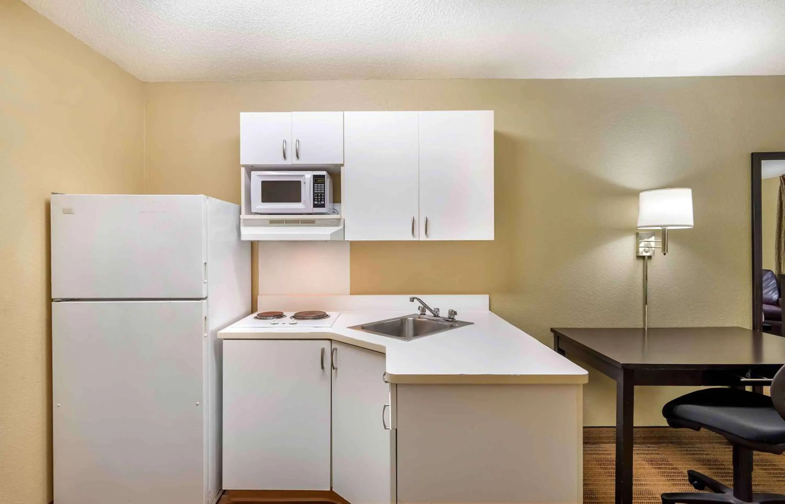 Bedroom in Suburban Studios Columbus Bradley Park Bedroom in Suburban Studios Columbus Bradley Park