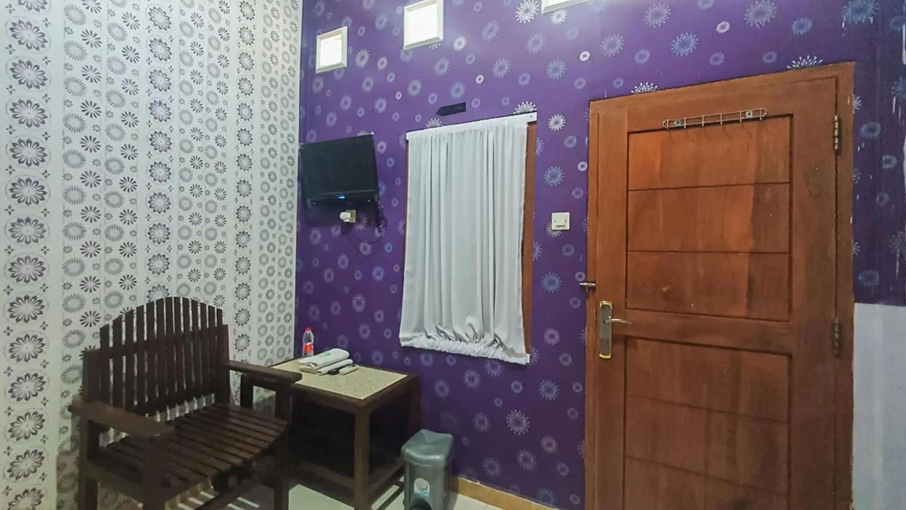 Standard Double Room - single occupancy in RedDoorz Syariah at Banyu Asem Banyuwangi Standard Double Room - single occupancy in RedDoorz Syariah at Banyu Asem Banyuwangi