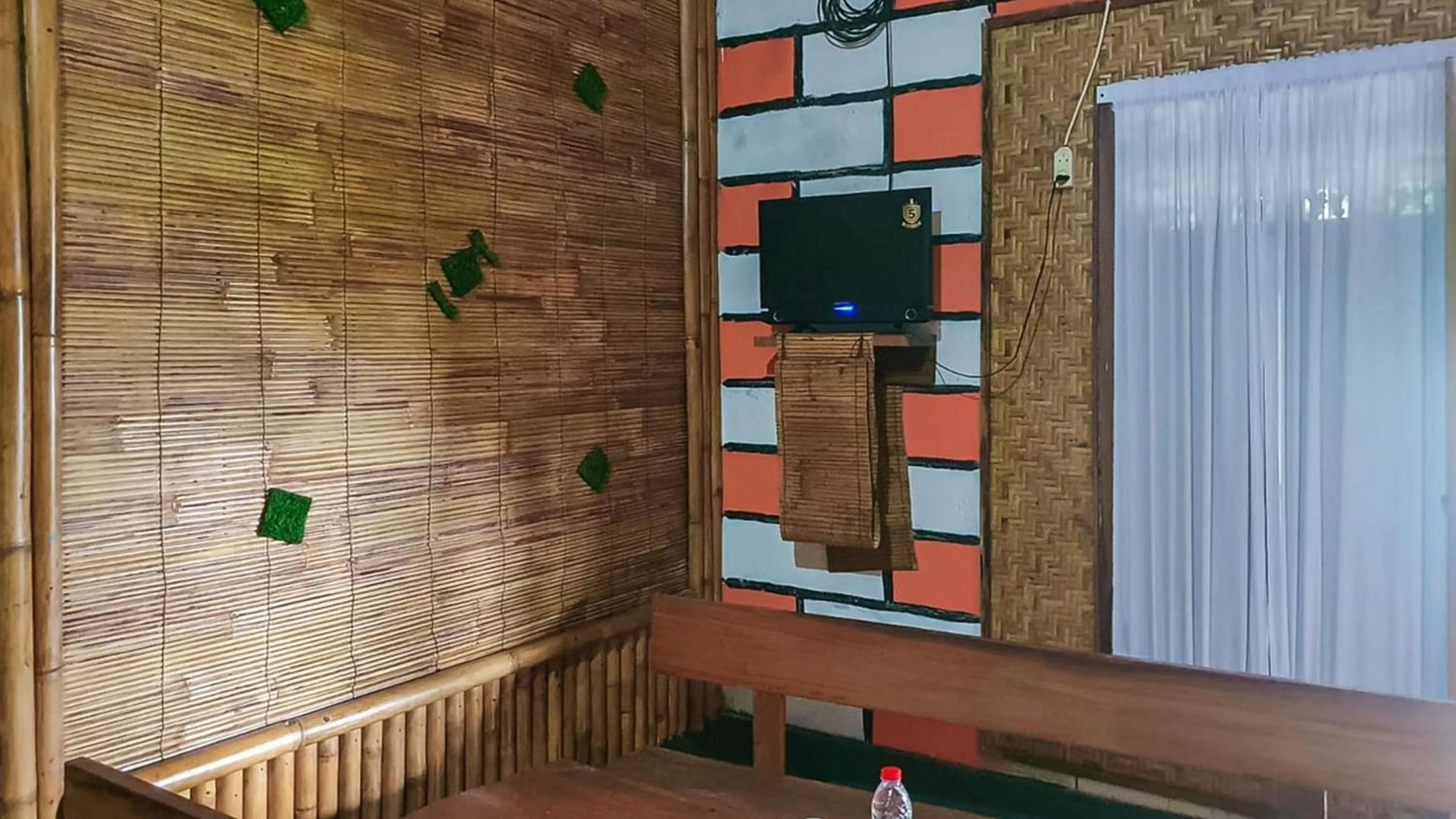 TV and multimedia in RedDoorz Syariah at Banyu Asem Banyuwangi