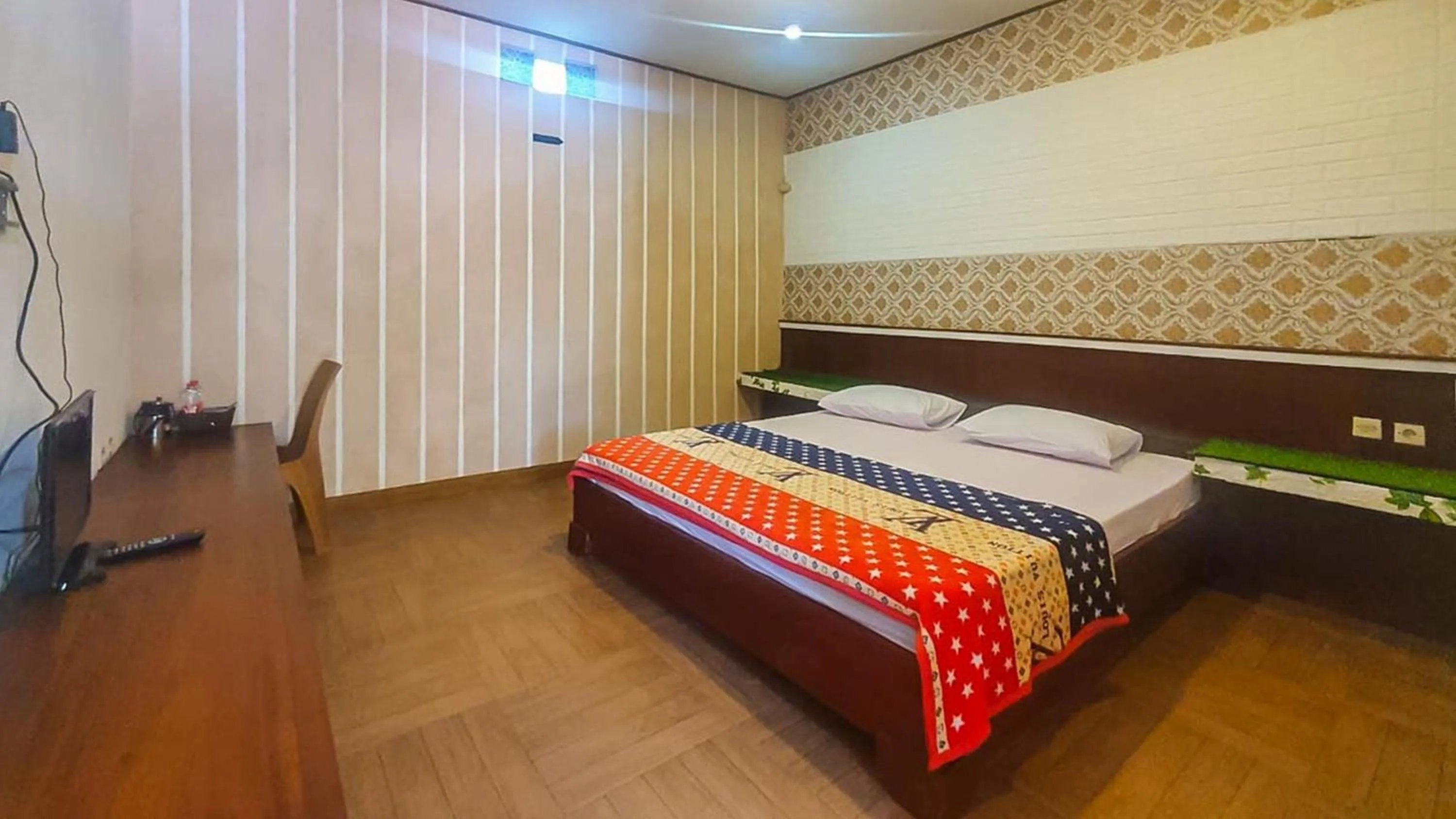 Bedroom, Bed in RedDoorz Syariah at Banyu Asem Banyuwangi