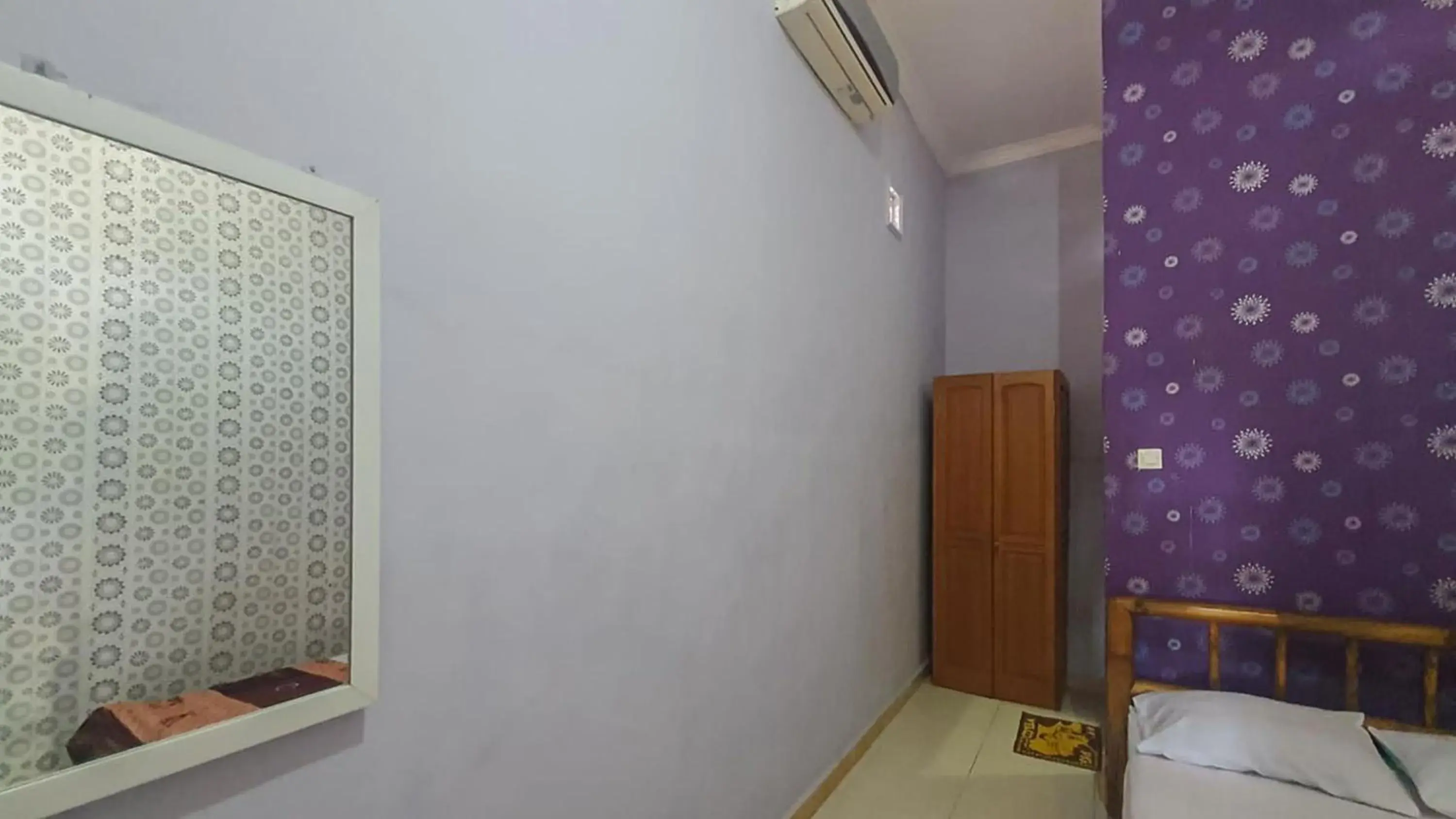 Standard Double Room - single occupancy in RedDoorz Syariah at Banyu Asem Banyuwangi Standard Double Room - single occupancy in RedDoorz Syariah at Banyu Asem Banyuwangi