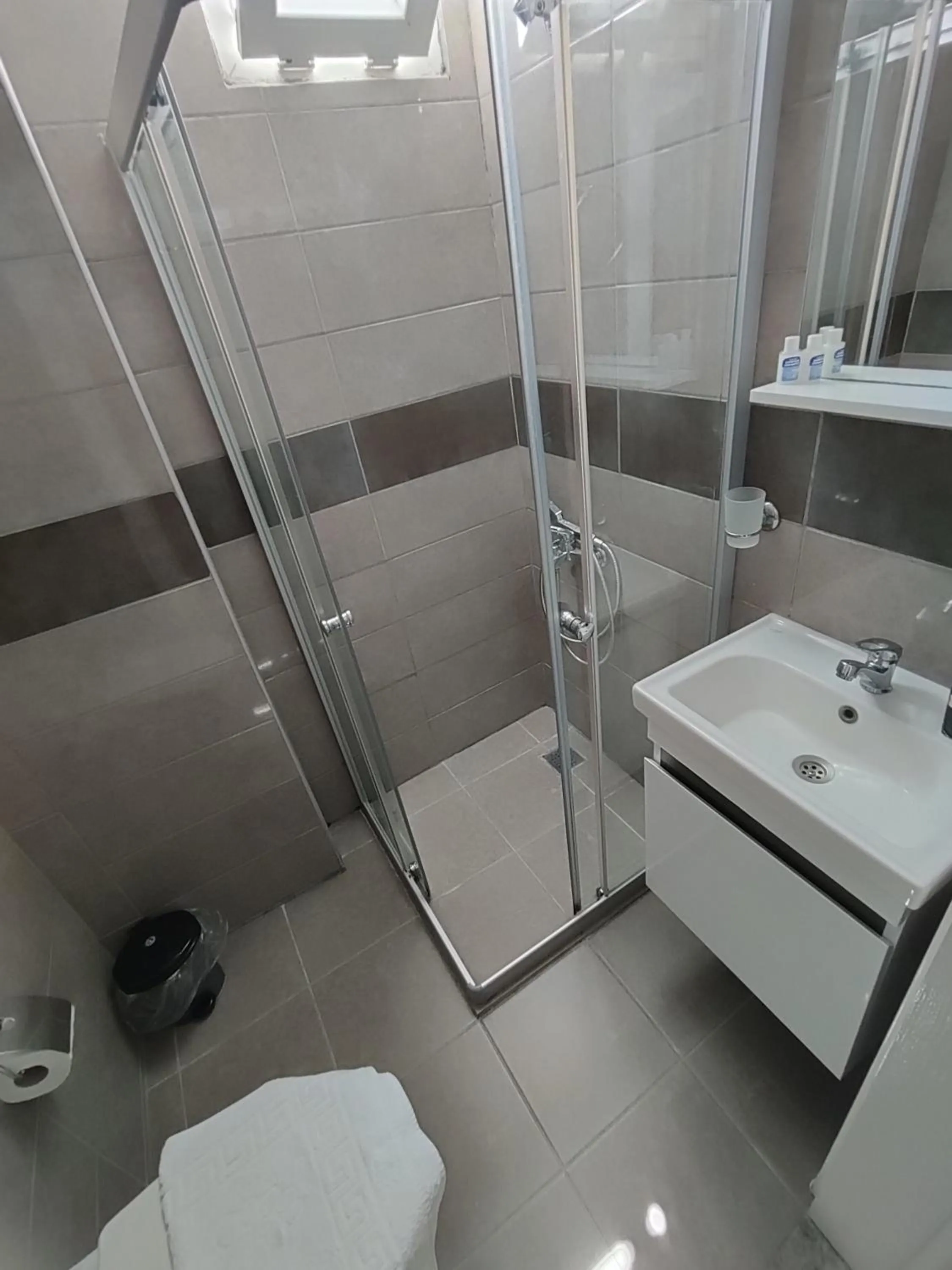 Shower in R HOUSE HOTEL