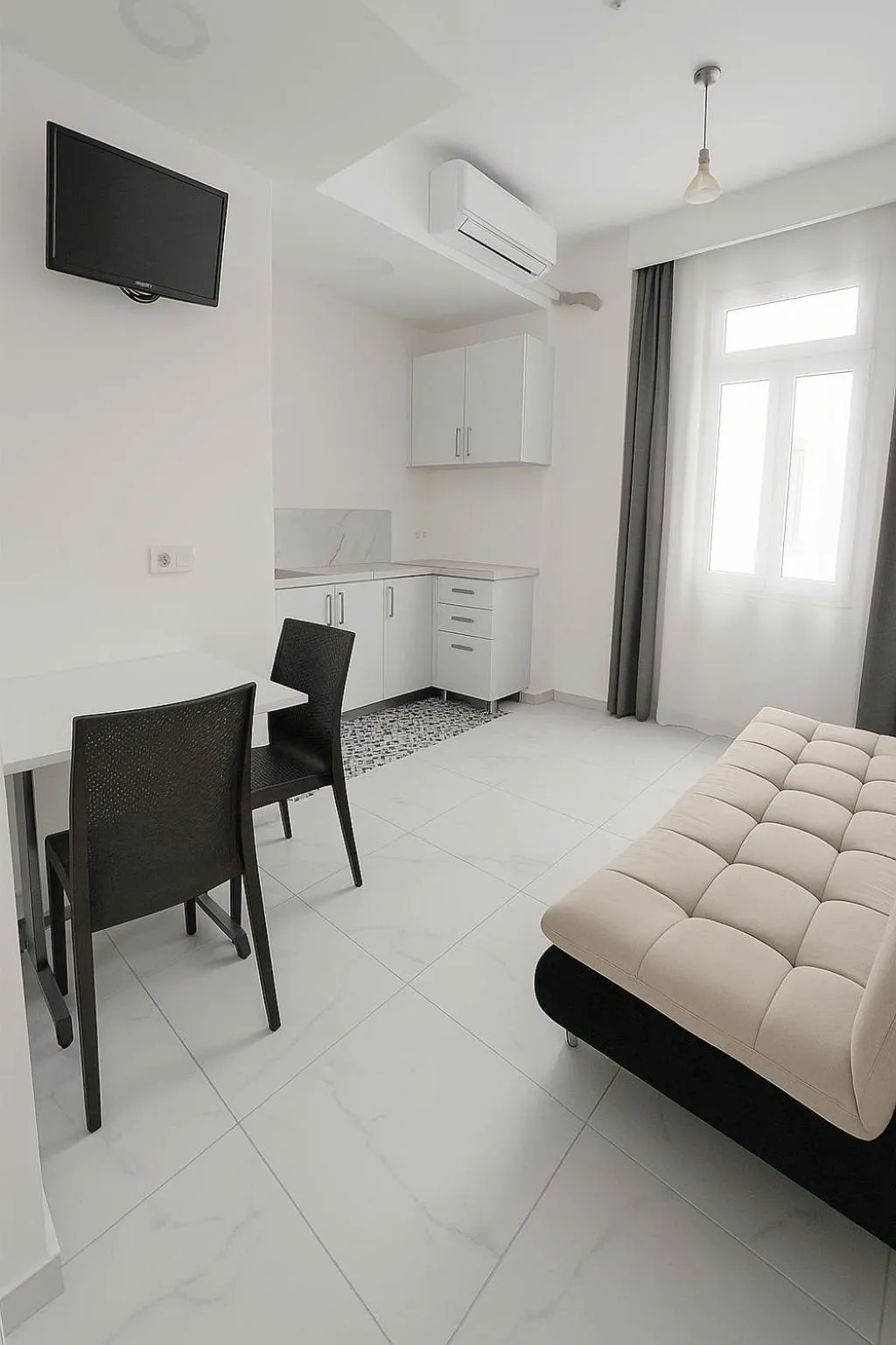 TV and multimedia, Bed in R HOUSE HOTEL