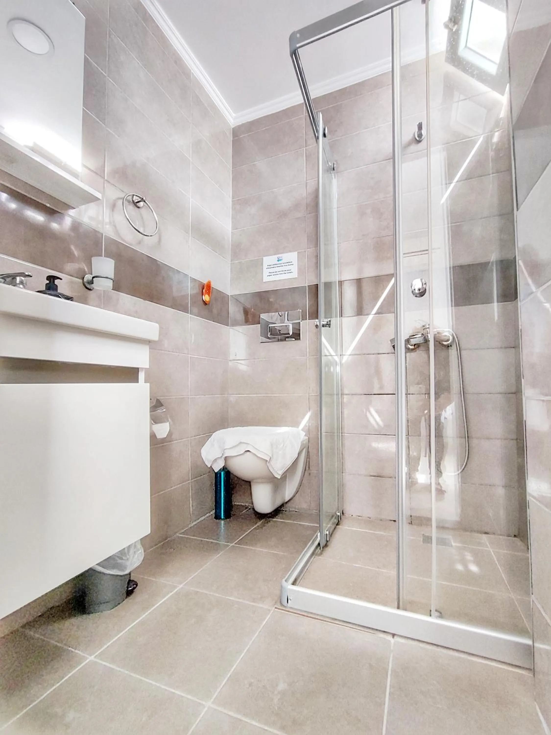 Shower in R HOUSE HOTEL