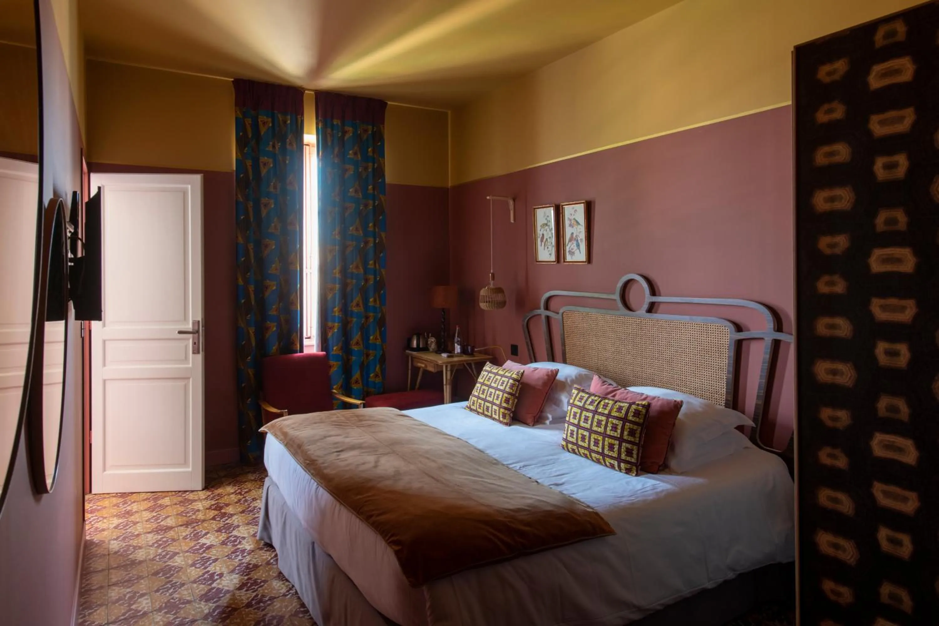 Bed in Le petit hotel