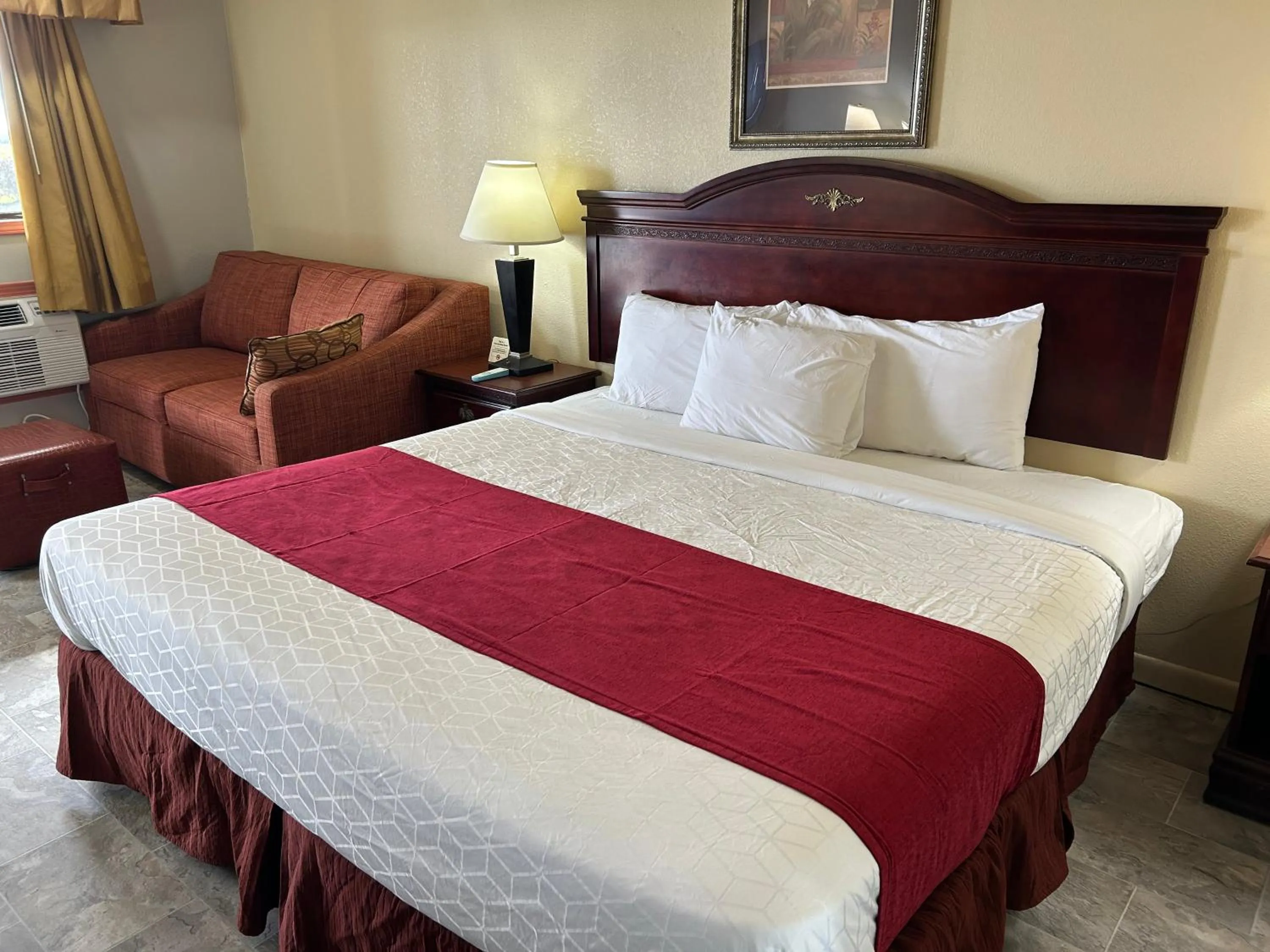 Bed in Howards Inn Motel