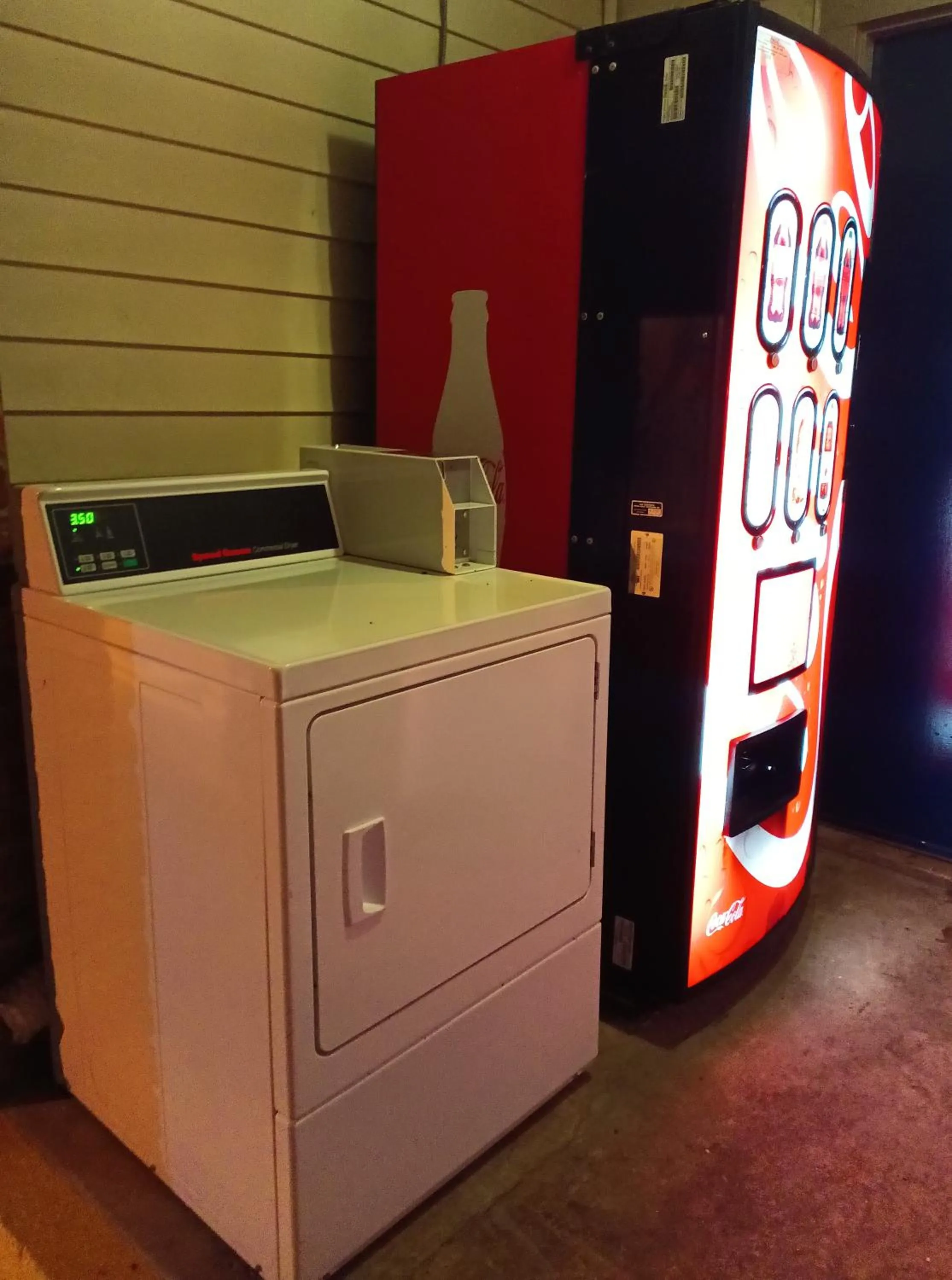 laundry in Howards Inn Motel