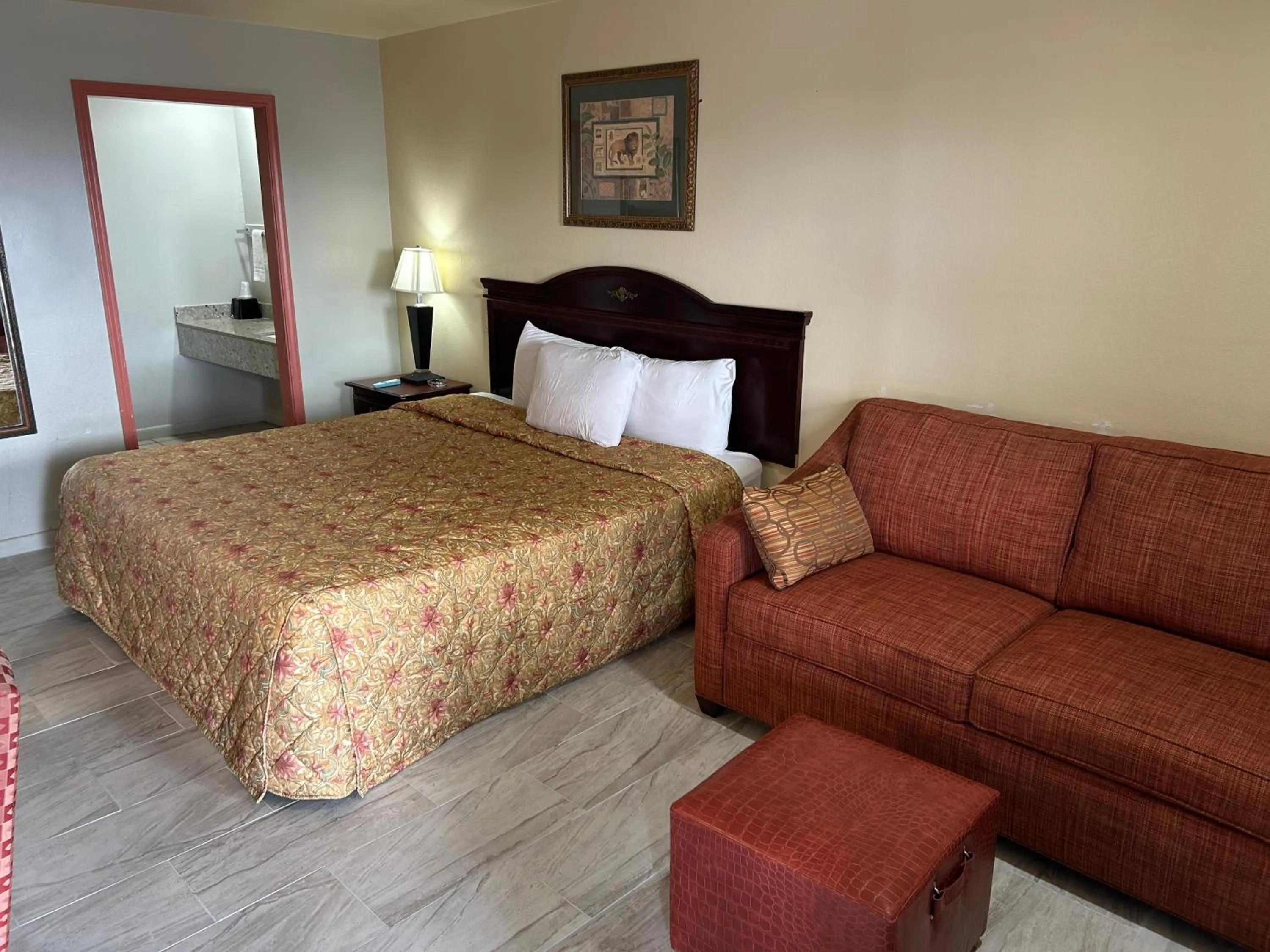 Bed in Howards Inn Motel