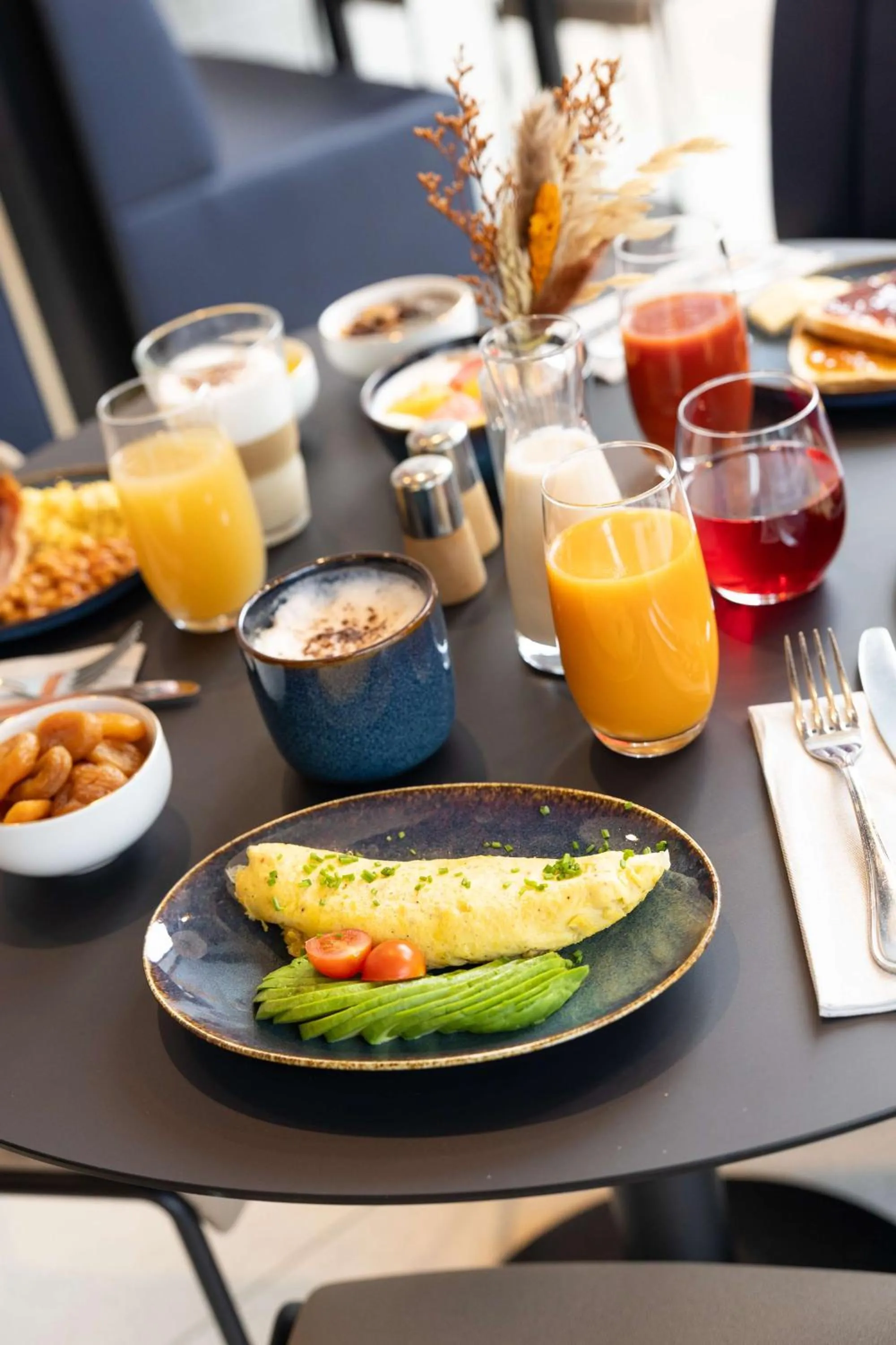 Restaurant/places to eat in Hilton Lille