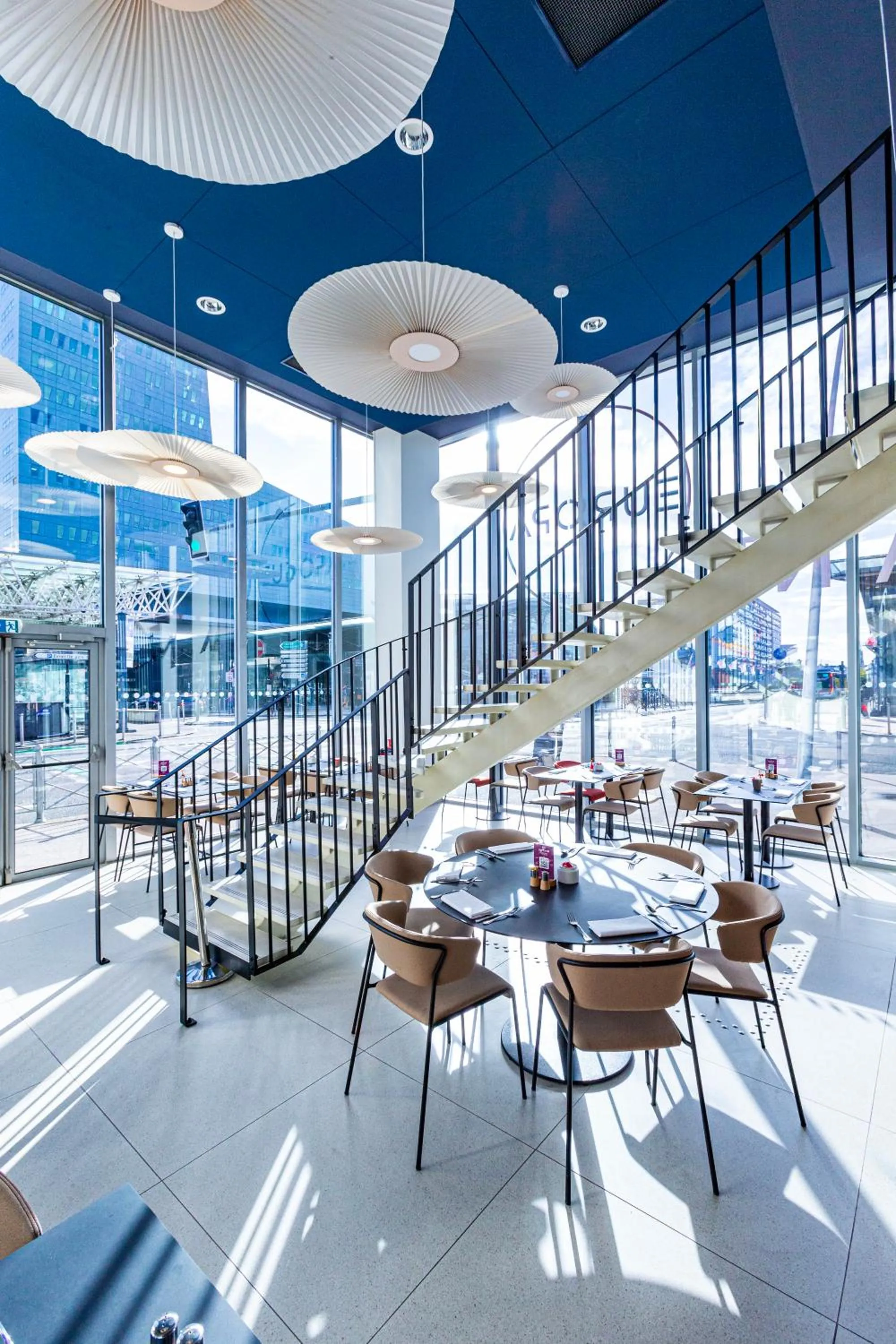 Restaurant/places to eat in Hilton Lille