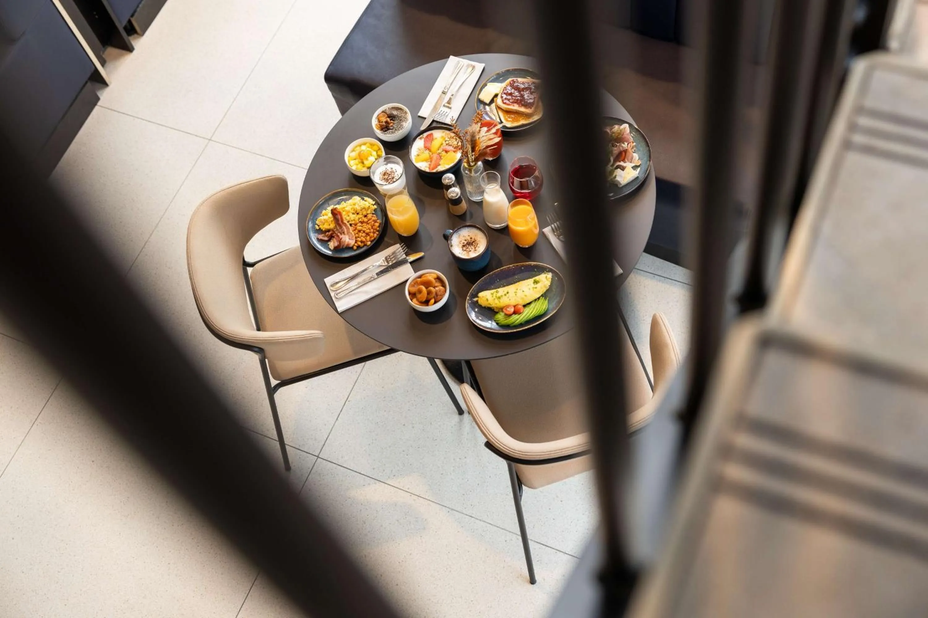 Restaurant/places to eat in Hilton Lille