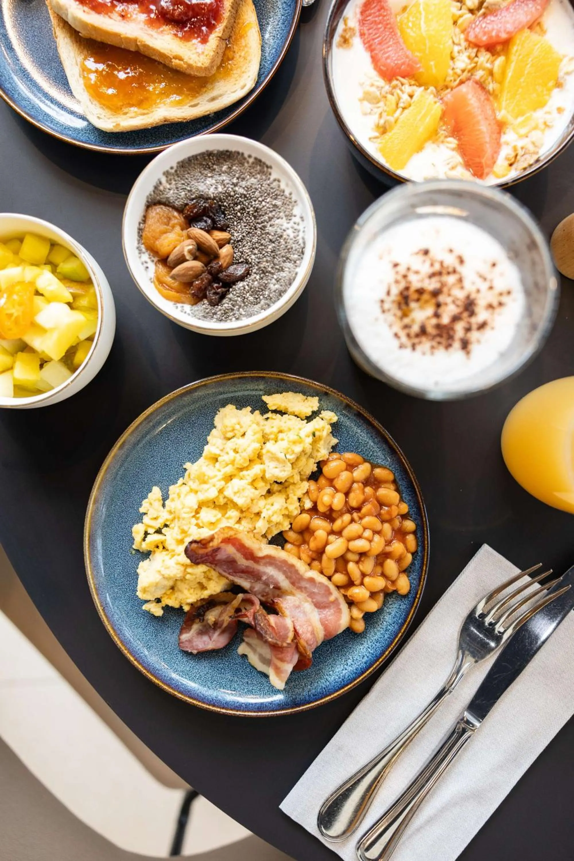 Restaurant/places to eat in Hilton Lille