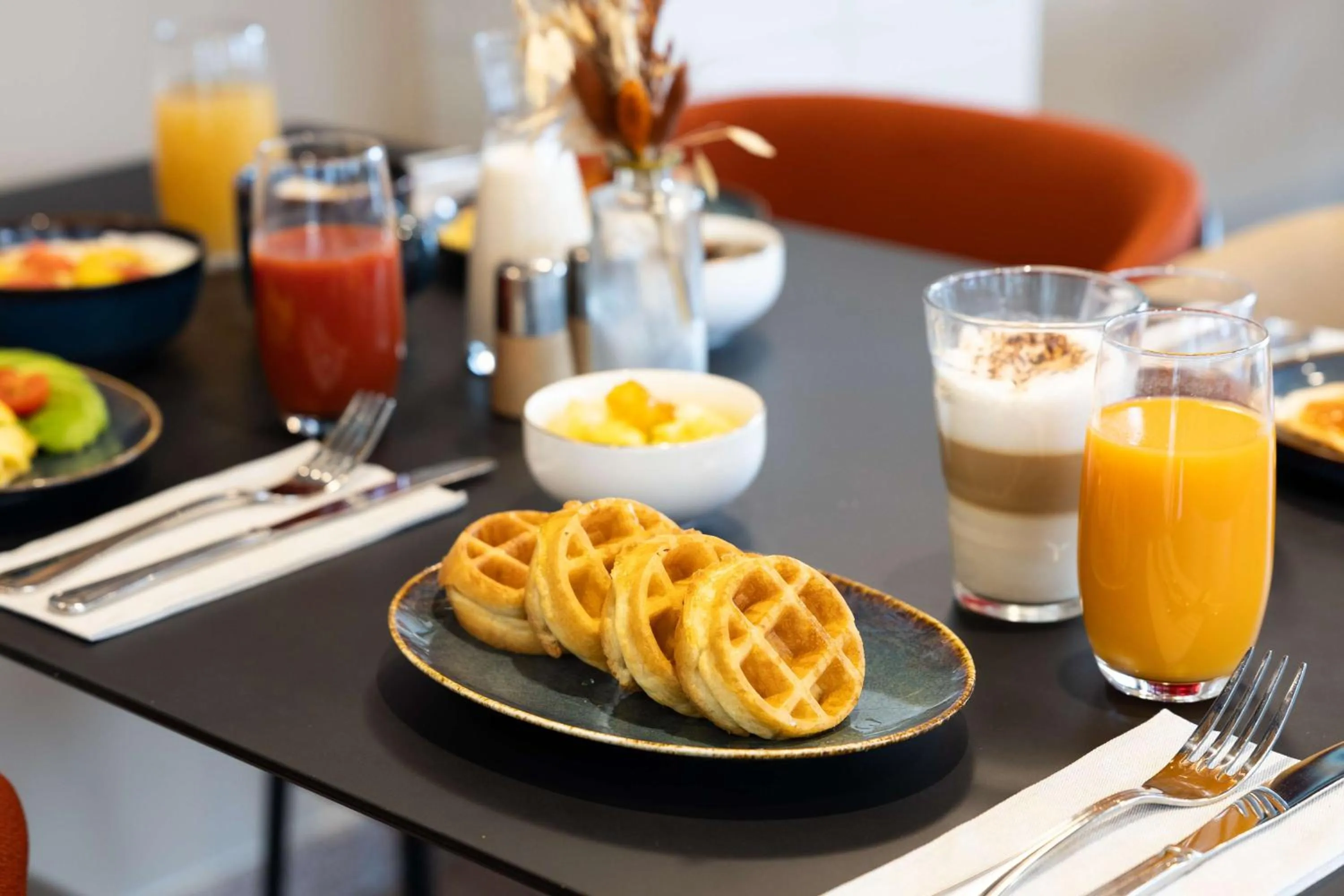 Restaurant/places to eat in Hilton Lille