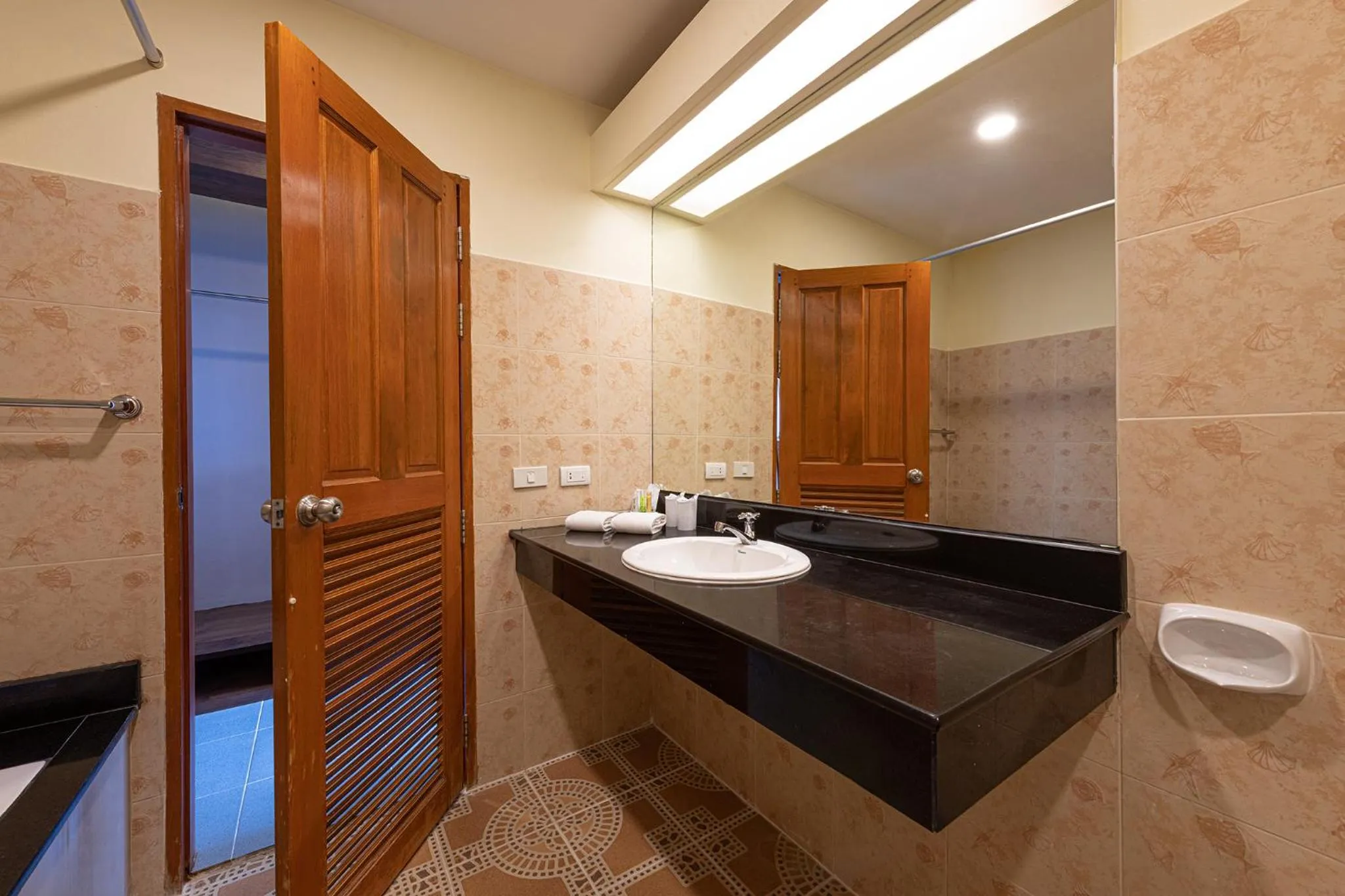 Deluxe Double or Twin Room with Sea View in Blue Beach Grand Resort And Spa