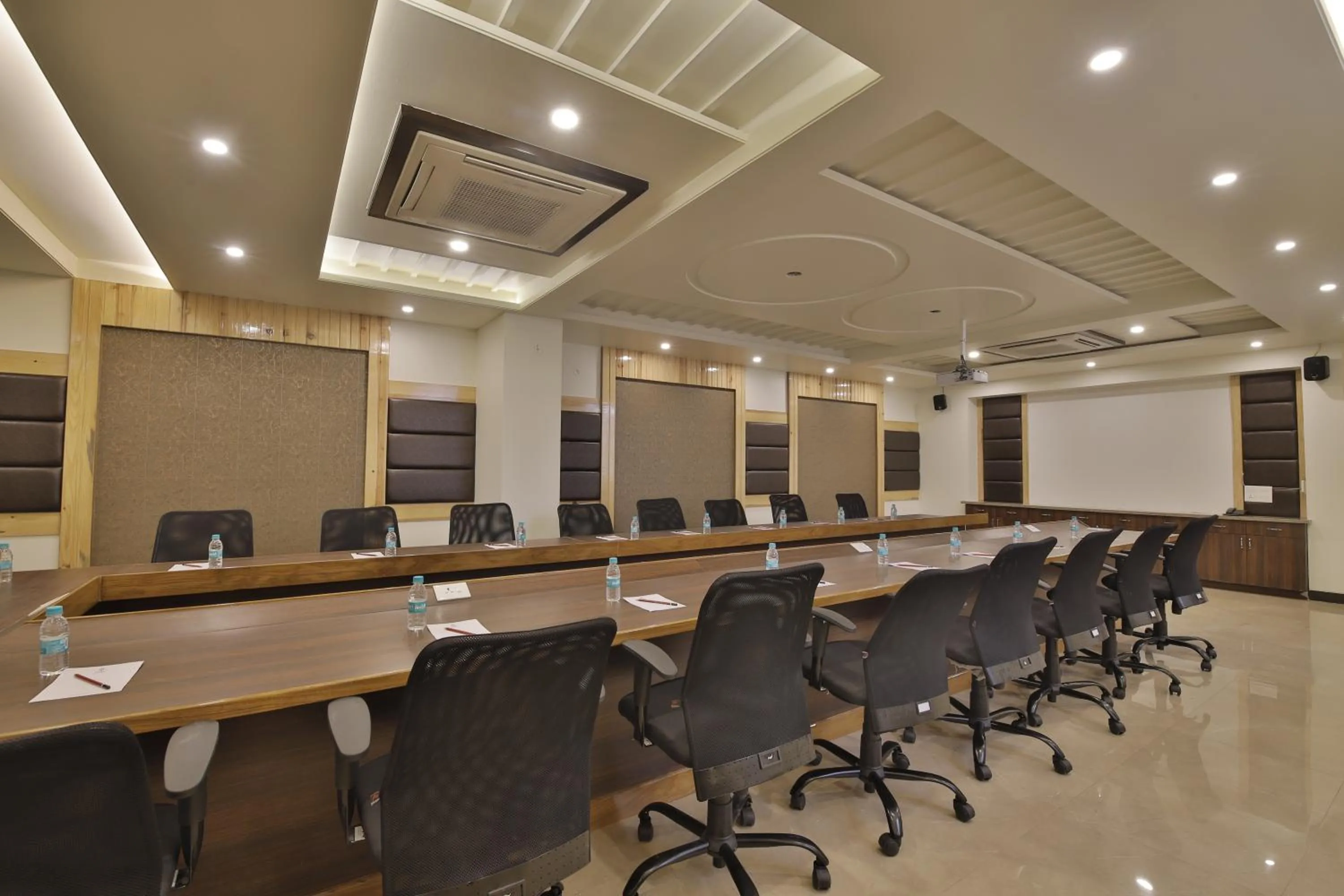 Meeting/conference room in Hotel Grand Safari