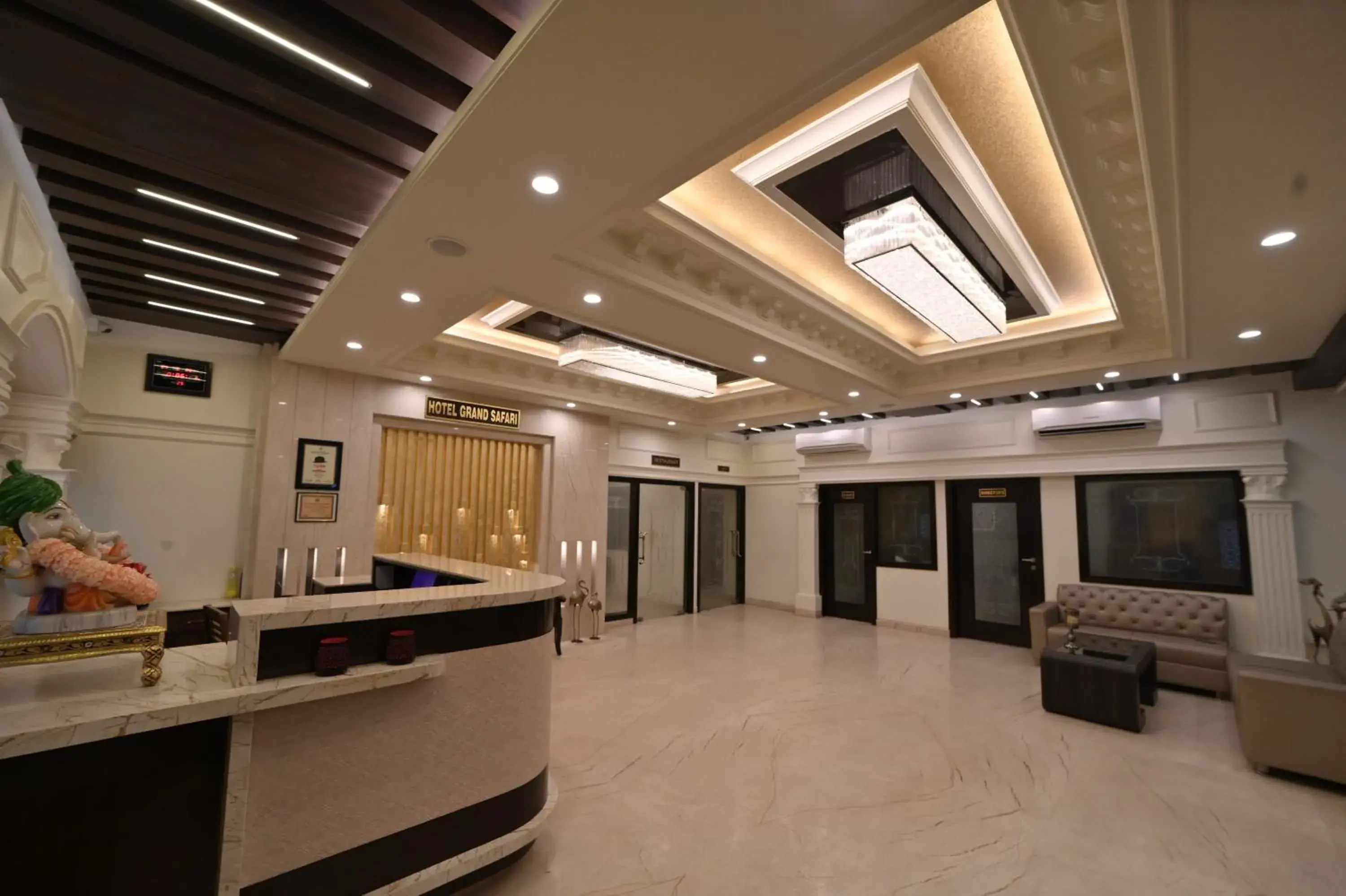 Lobby or reception in Hotel Grand Safari Lobby or reception in Hotel Grand Safari