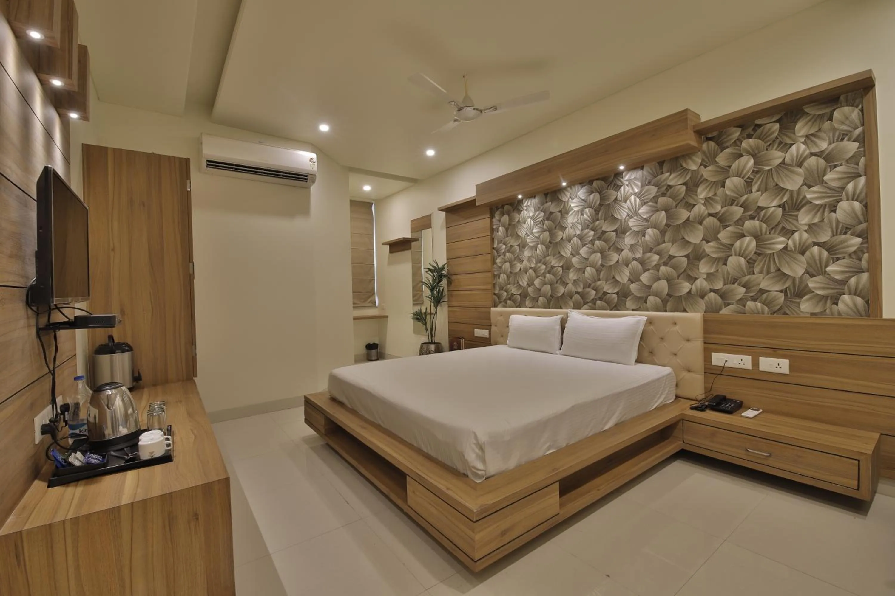 Bedroom, Bed in Hotel Grand Safari