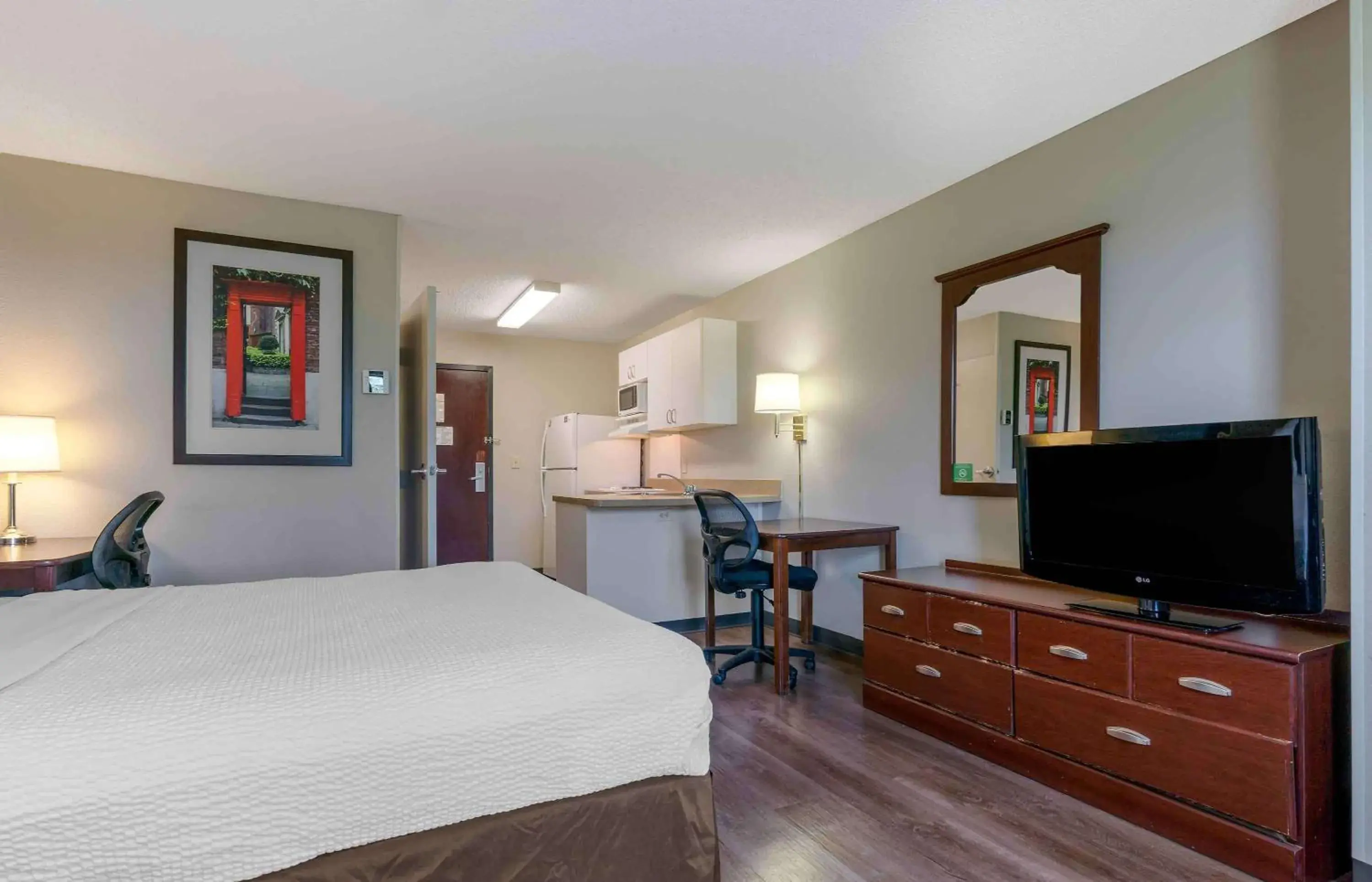 Bedroom, Bed in Extended Stay America Suites - Sacramento - Elk Grove Bedroom, Bed in Extended Stay America Suites - Sacramento - Elk Grove