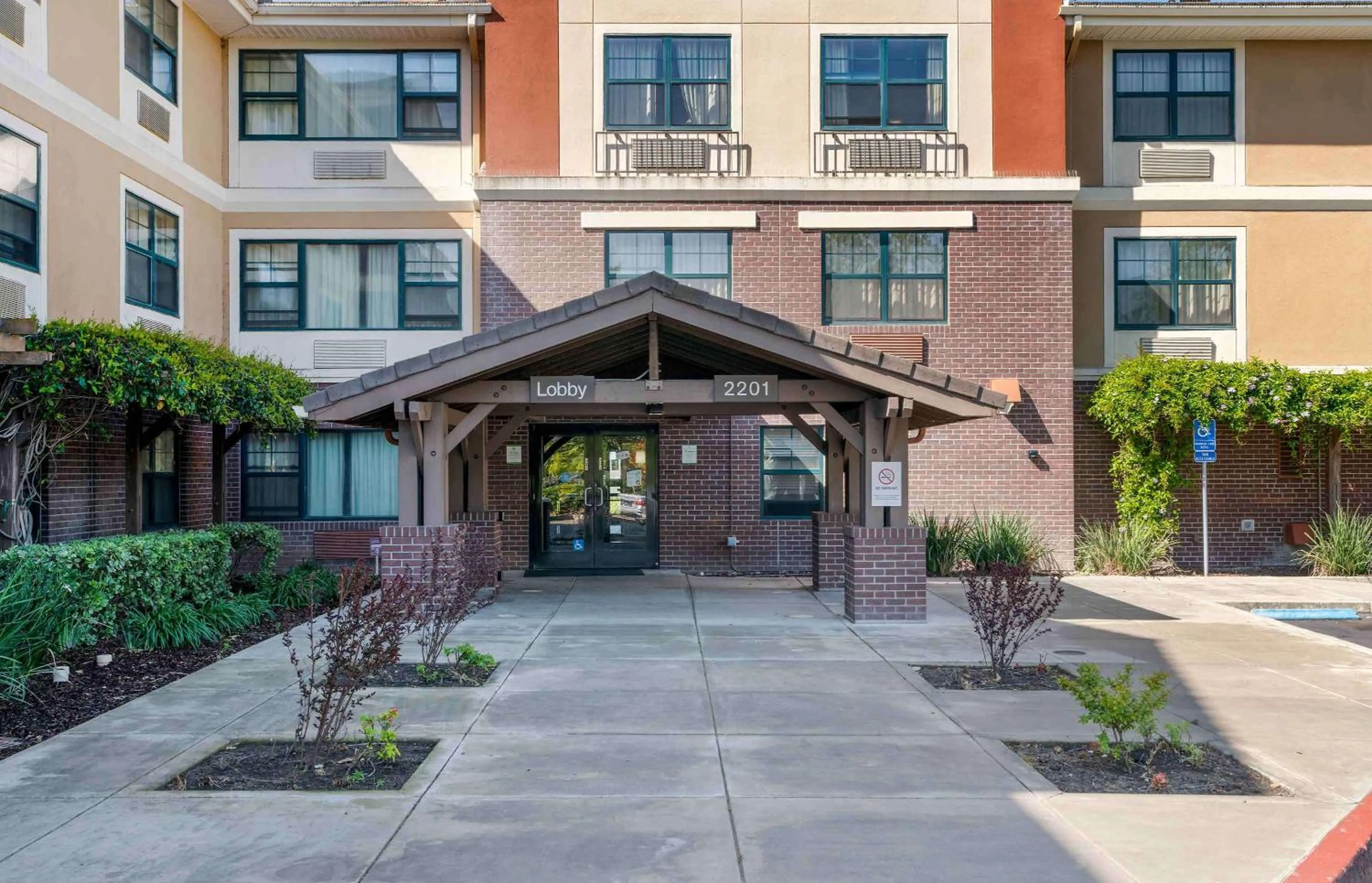Property building in Extended Stay America Suites - Sacramento - Elk Grove