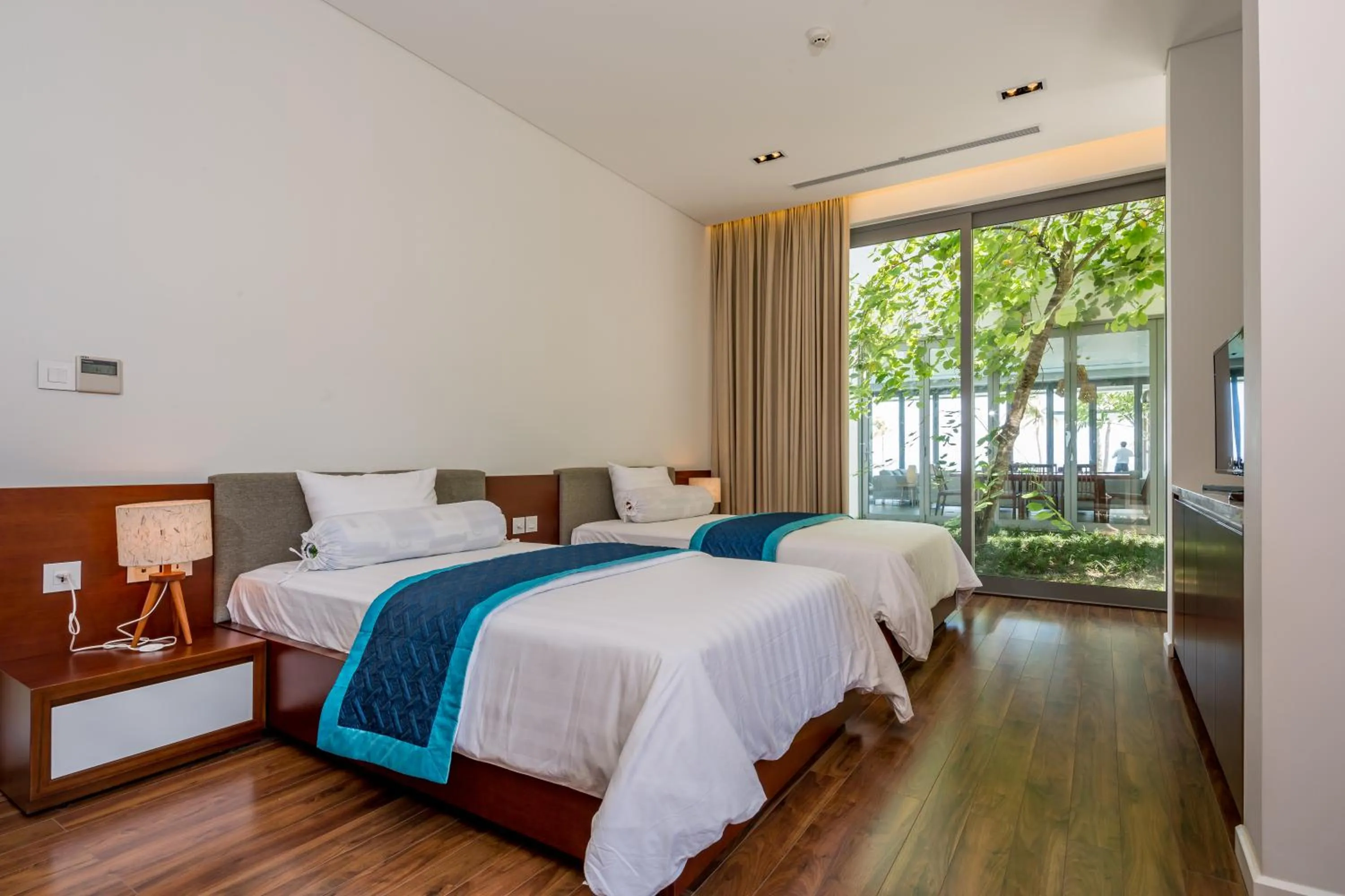 Bed in Luxury Villa 5* - Ocean Front - IDCWH