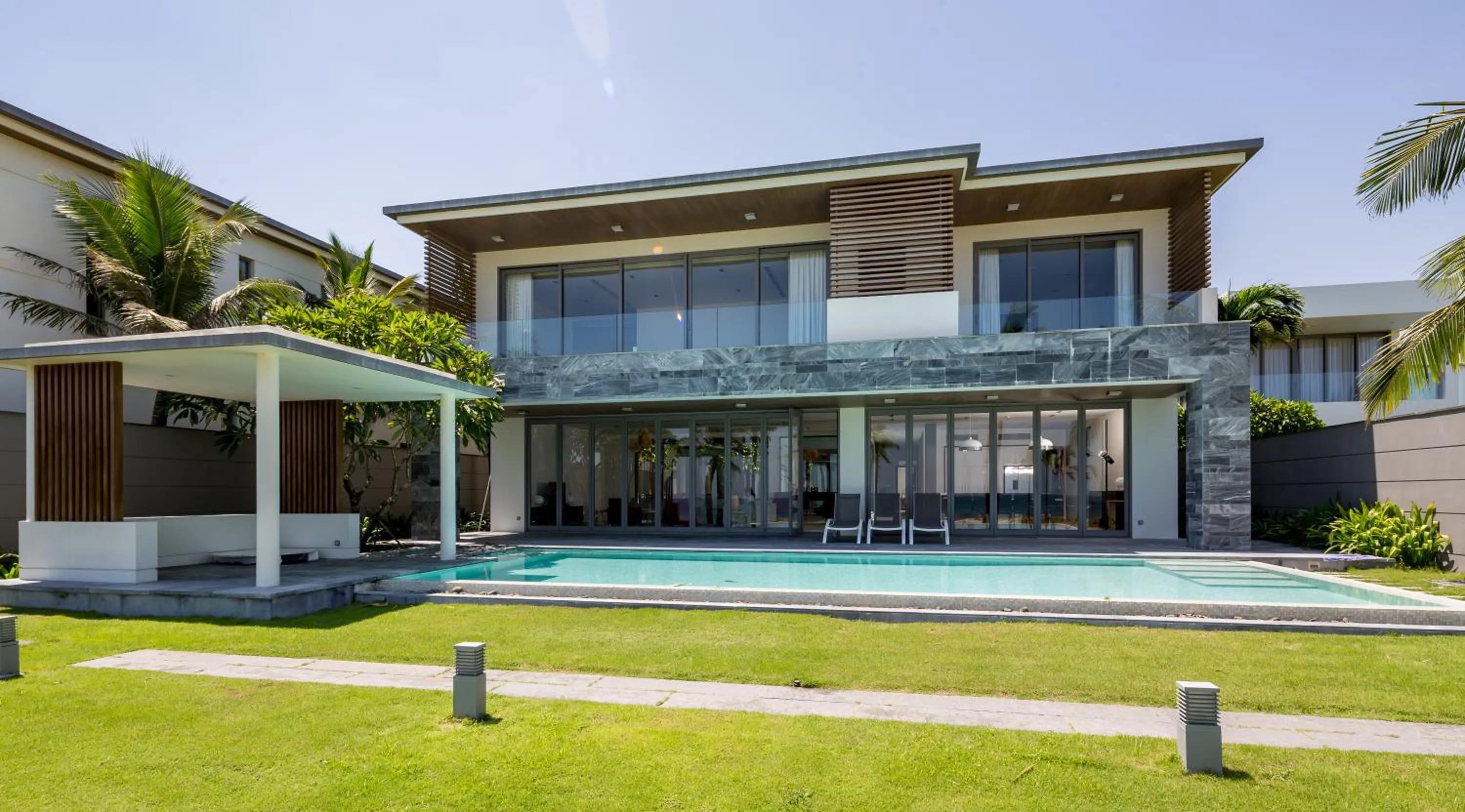 Luxury Villa 5* - Ocean Front - IDCWH