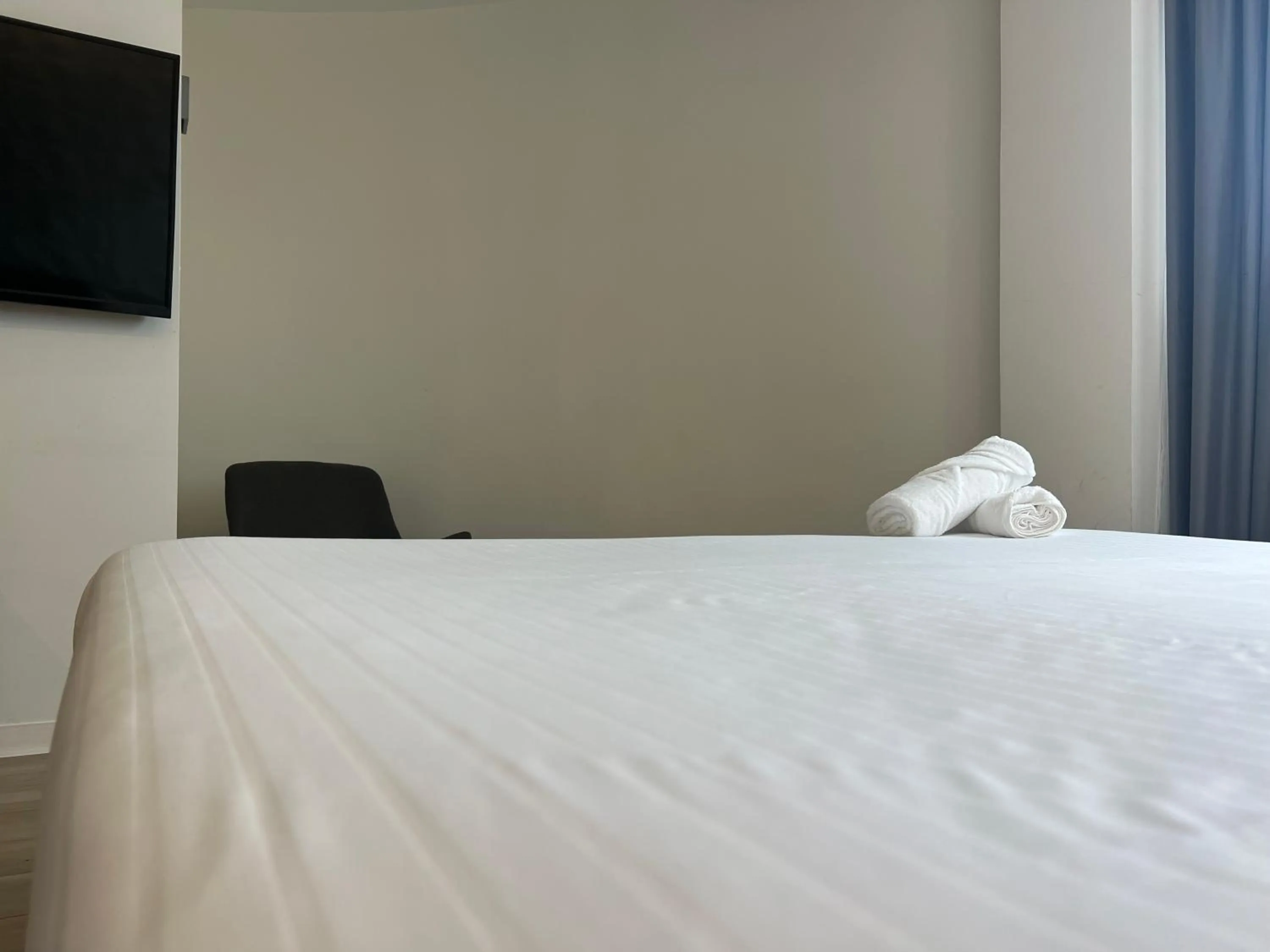 Bed in Adonis Cupecoy