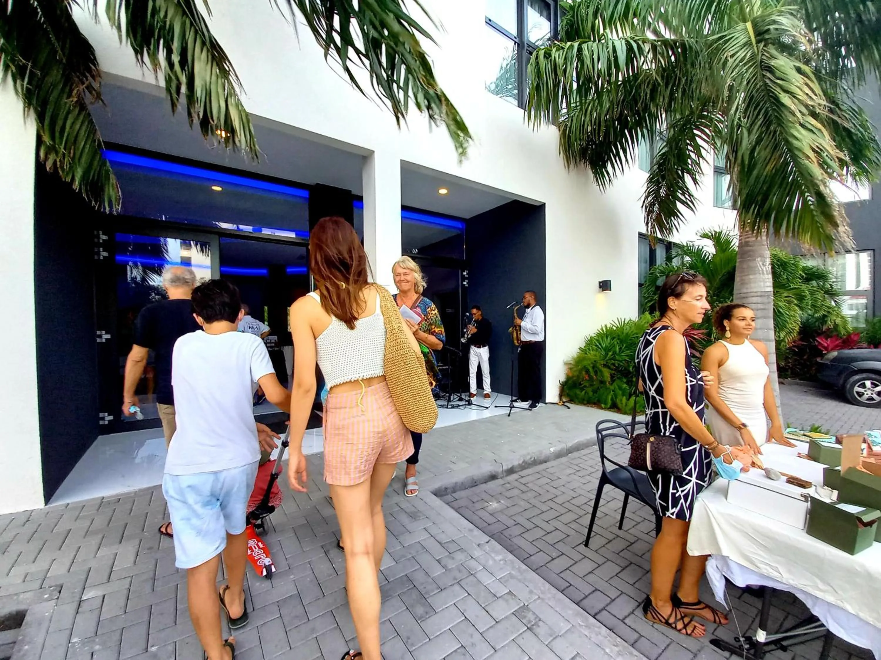 Facade/entrance in Adonis Cupecoy