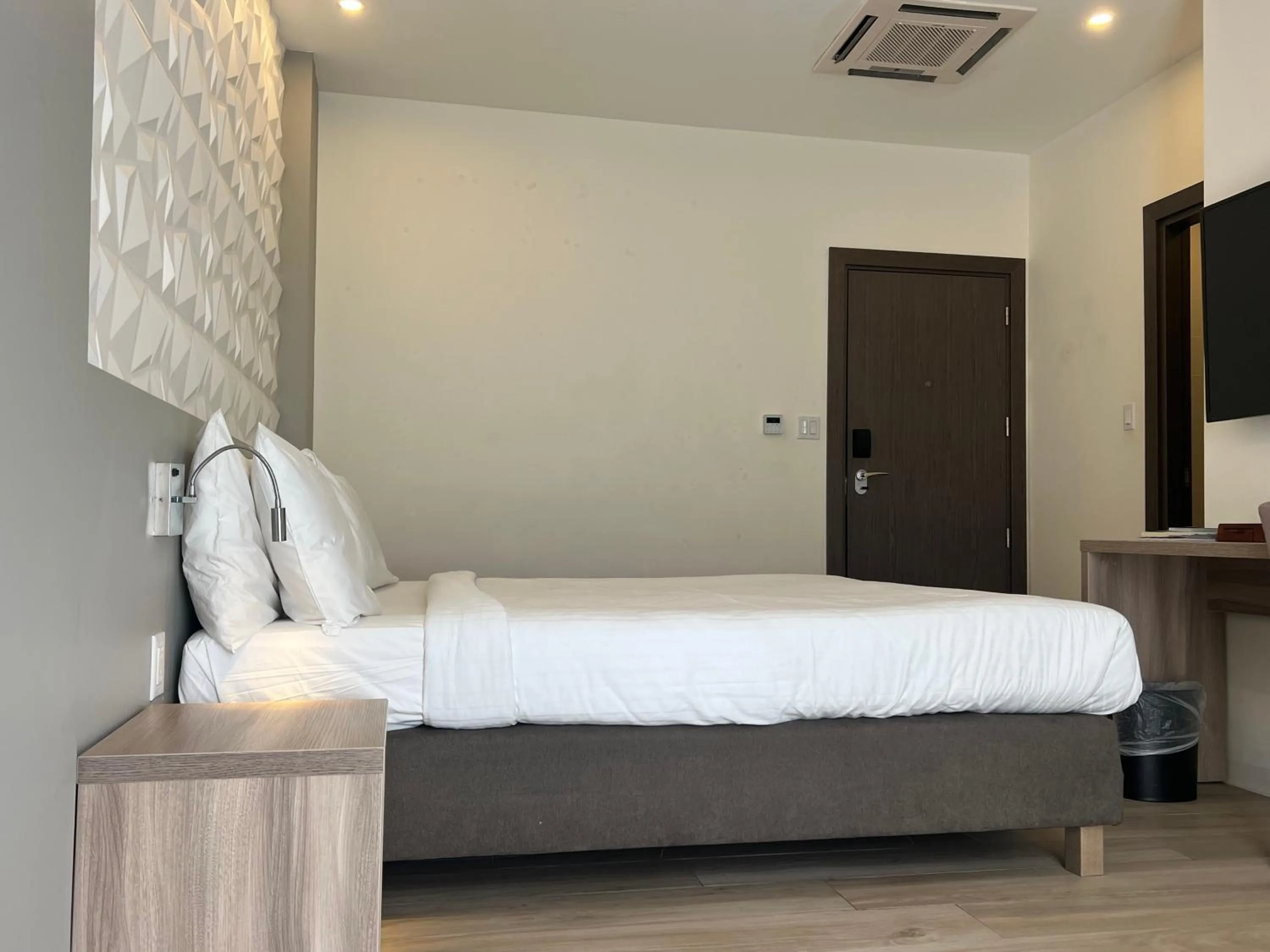 Bed in Adonis Cupecoy