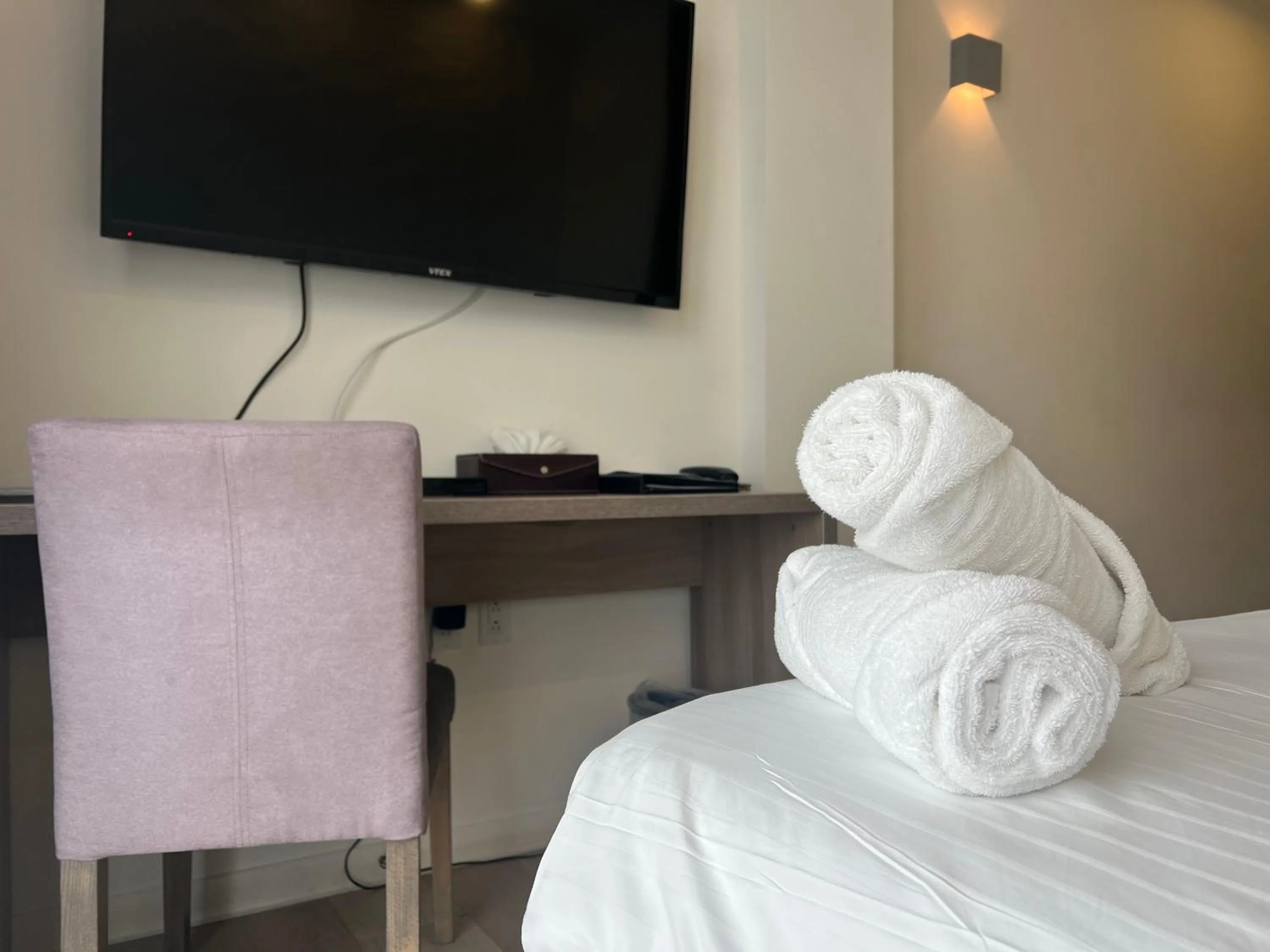 Bed in Adonis Cupecoy