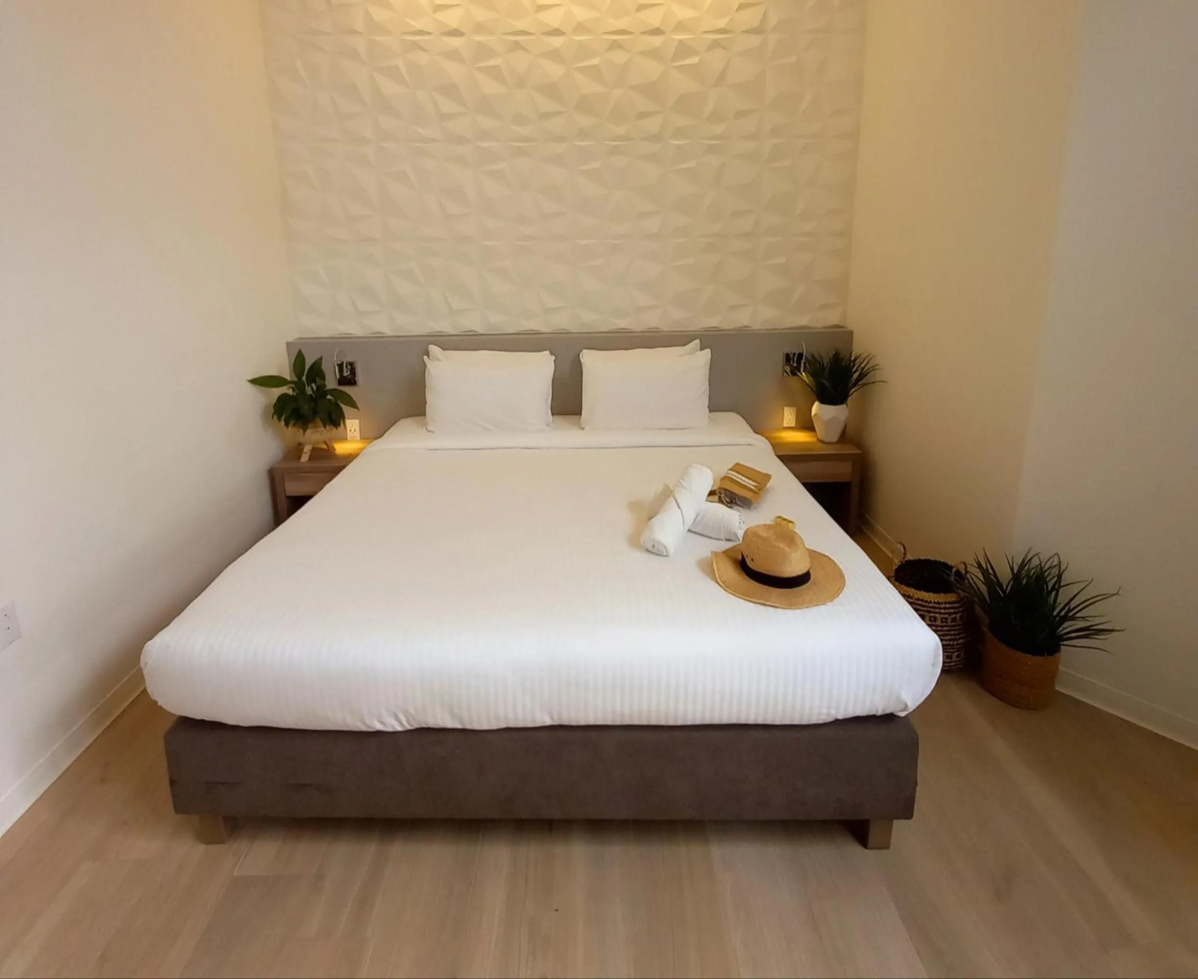 Photo of the whole room, Bed in Adonis Cupecoy