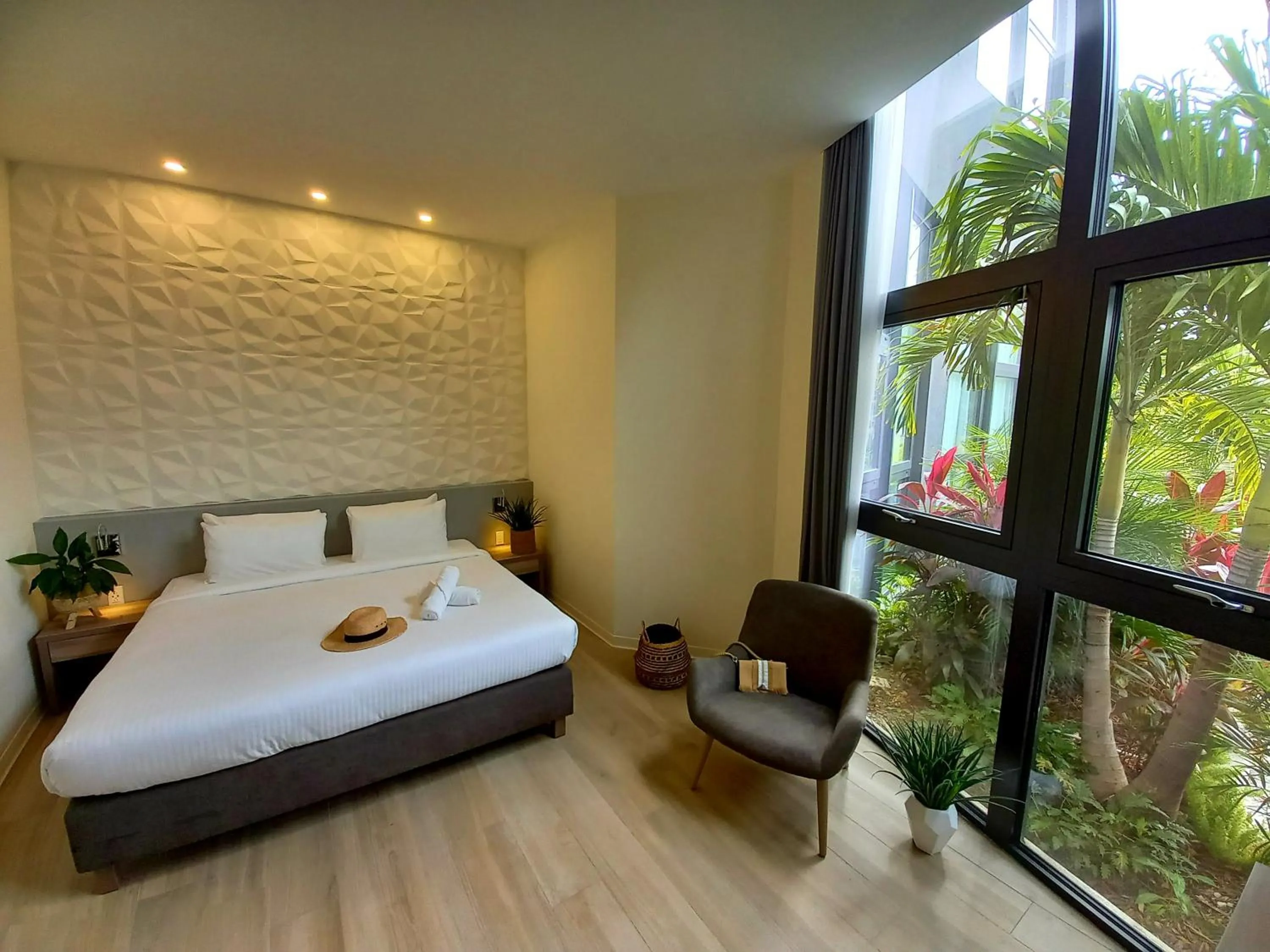 Bed in Adonis Cupecoy