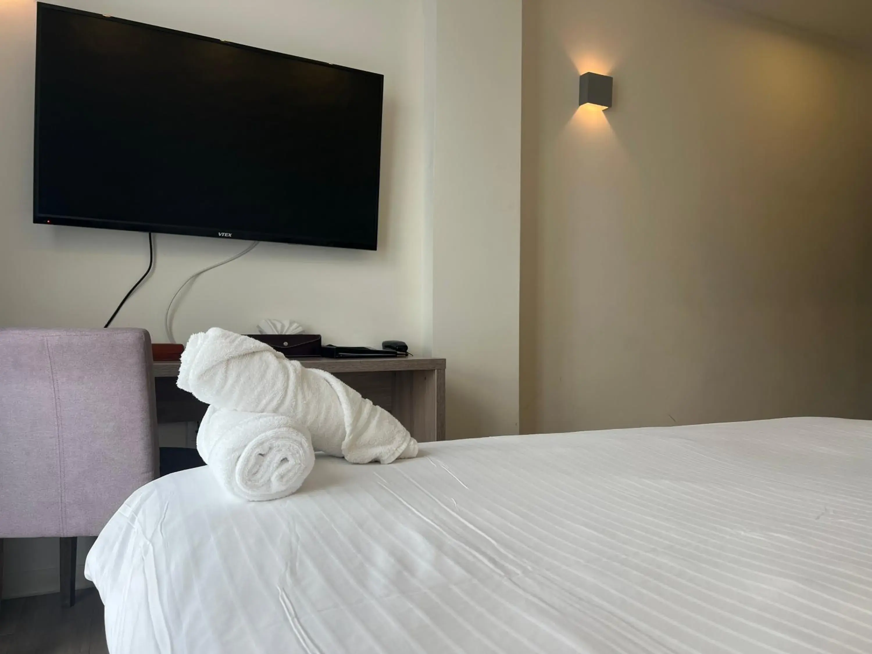 Bed in Adonis Cupecoy Bed in Adonis Cupecoy