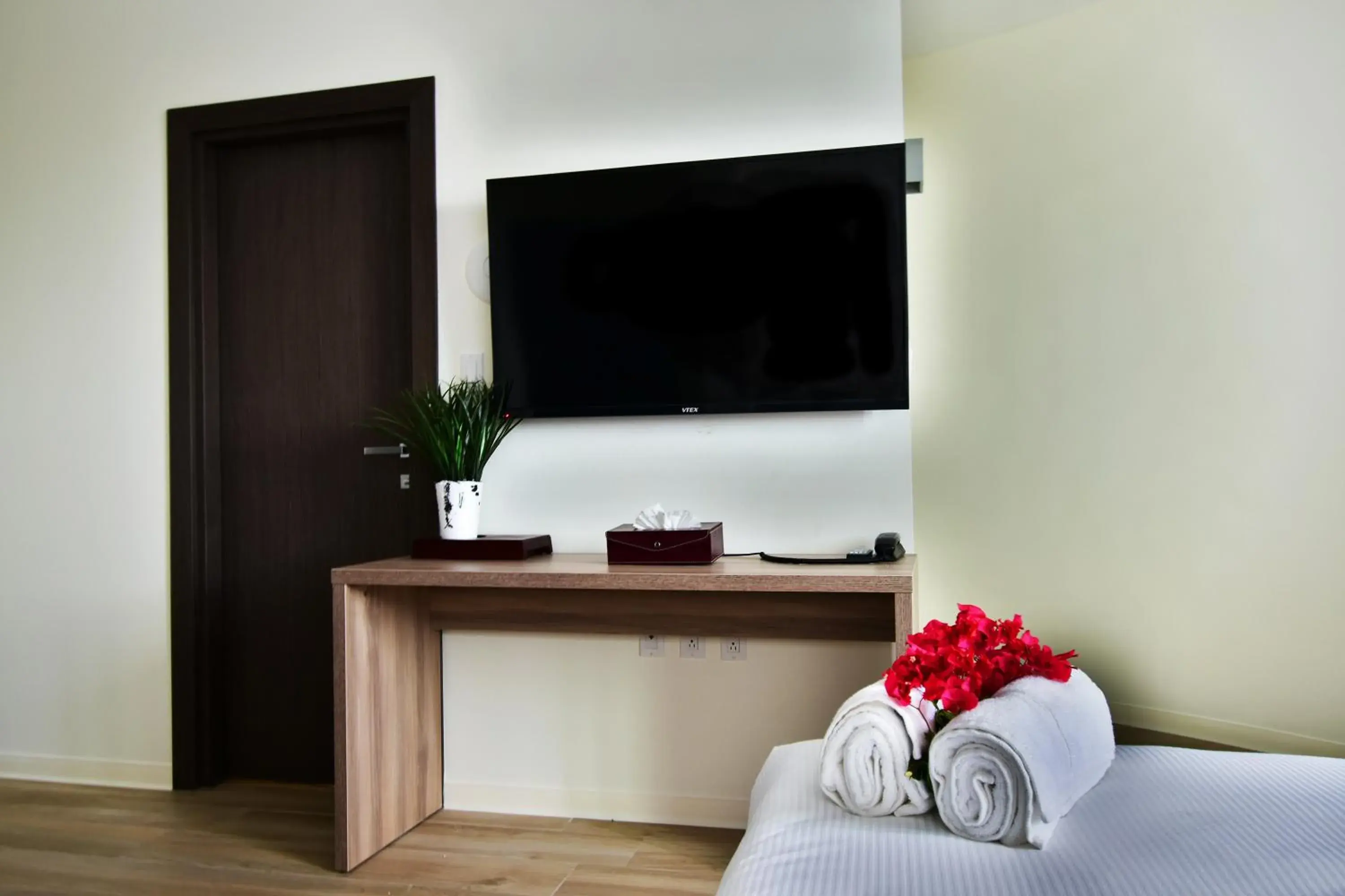 TV and multimedia, Bed in Adonis Cupecoy TV and multimedia, Bed in Adonis Cupecoy