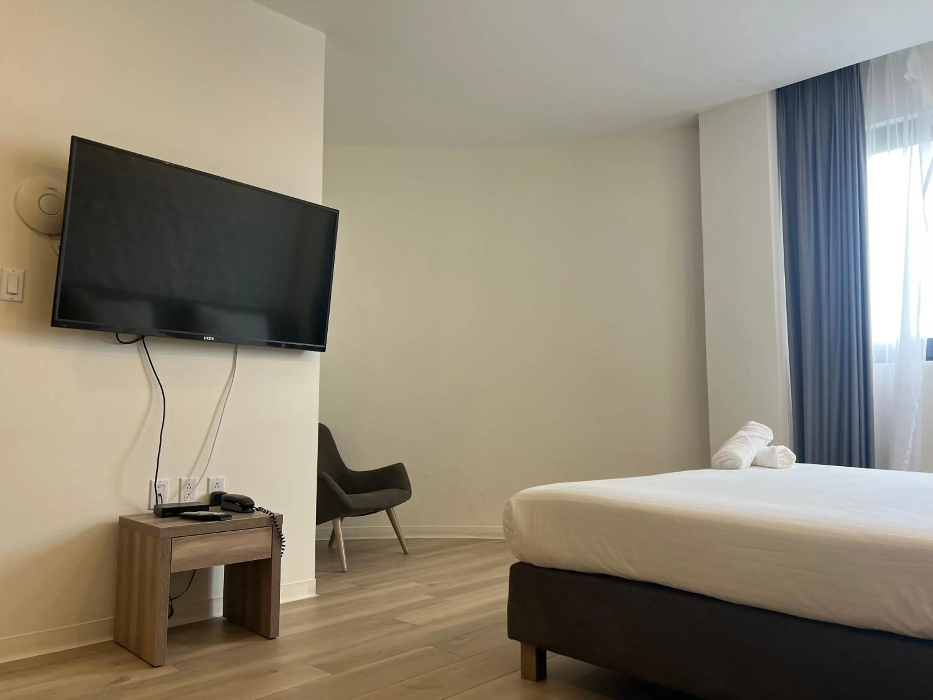 Bed in Adonis Cupecoy