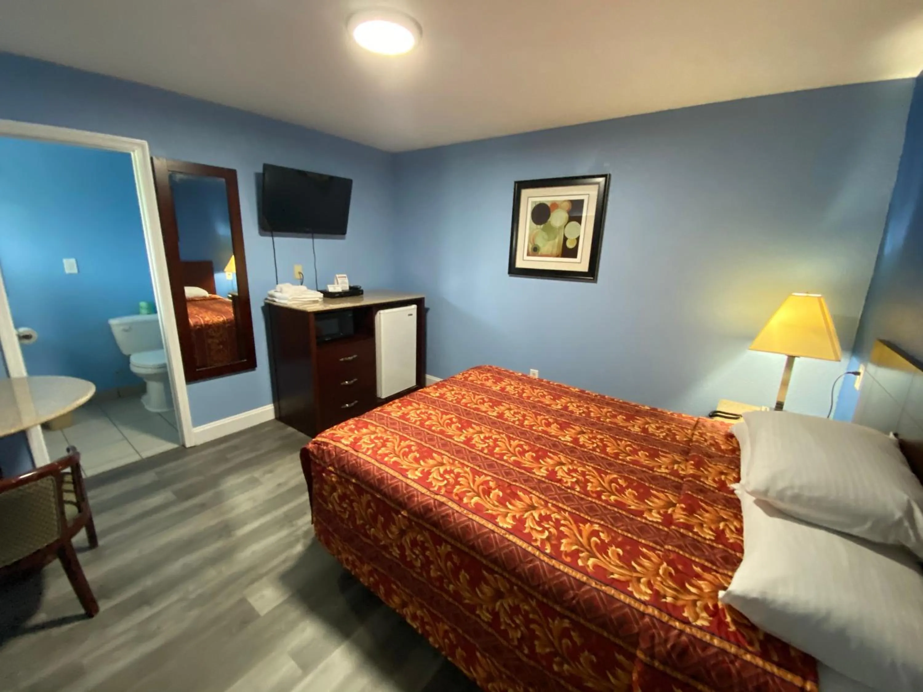 Bed in Red Carpet Inn & Suites Wrightstown